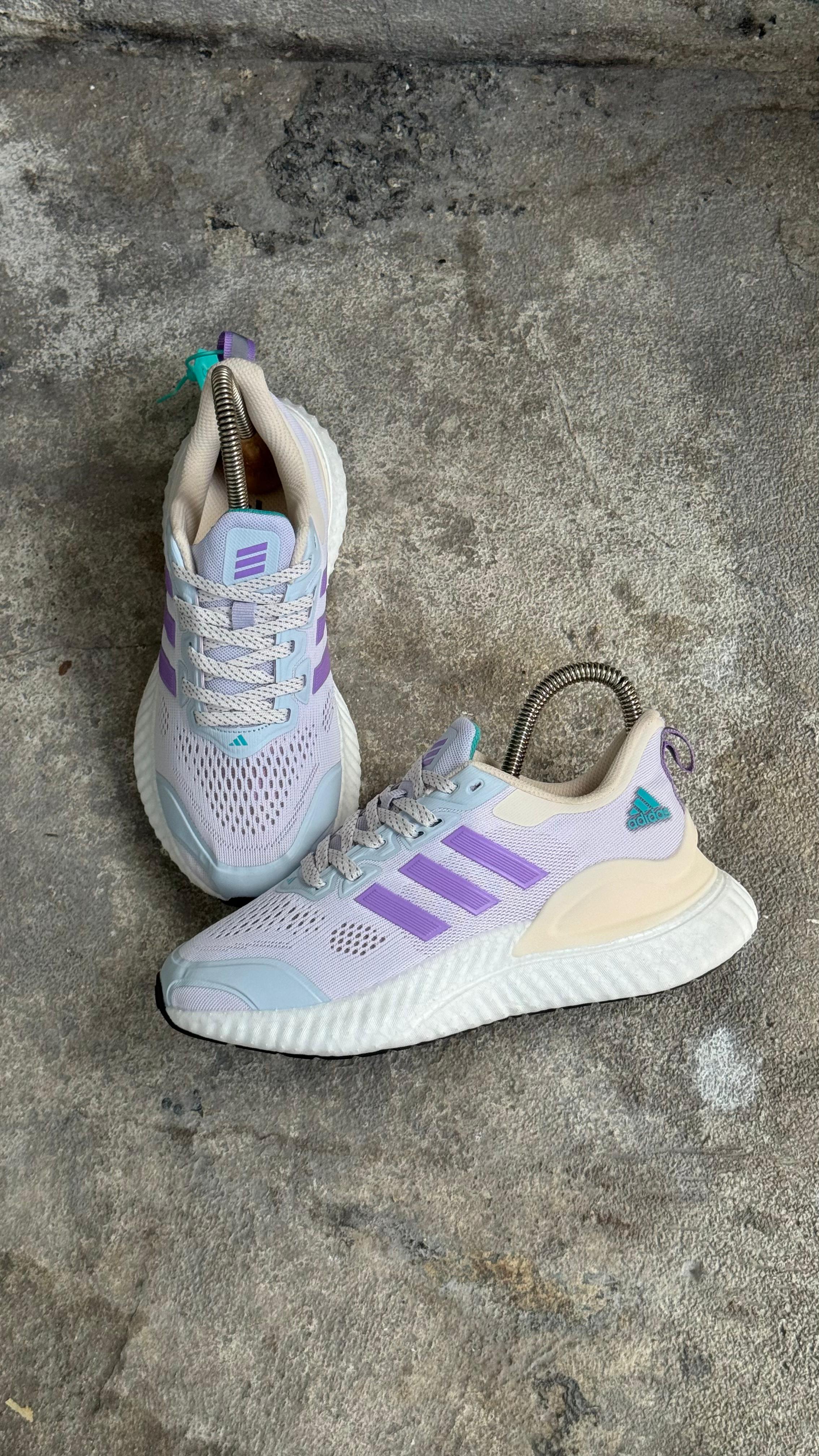 ADIDAS ALPHABOUNCE GRIS MORADO - Image 3