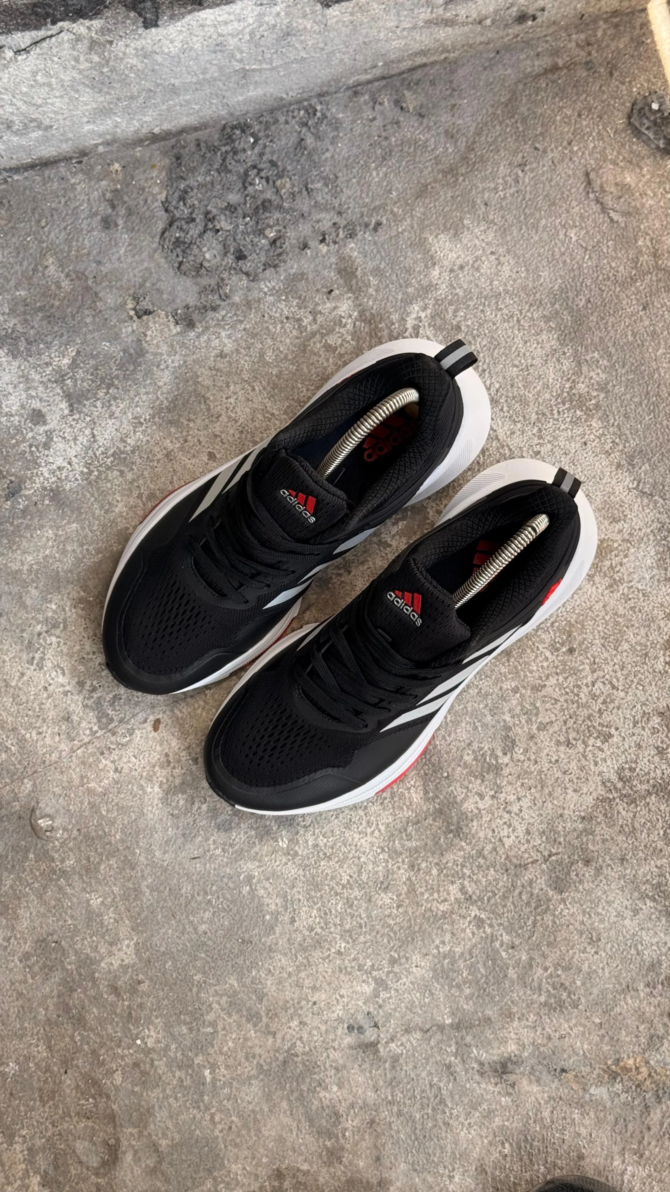 ADIDAS BOUNCE NEGRO ROJO - Image 2
