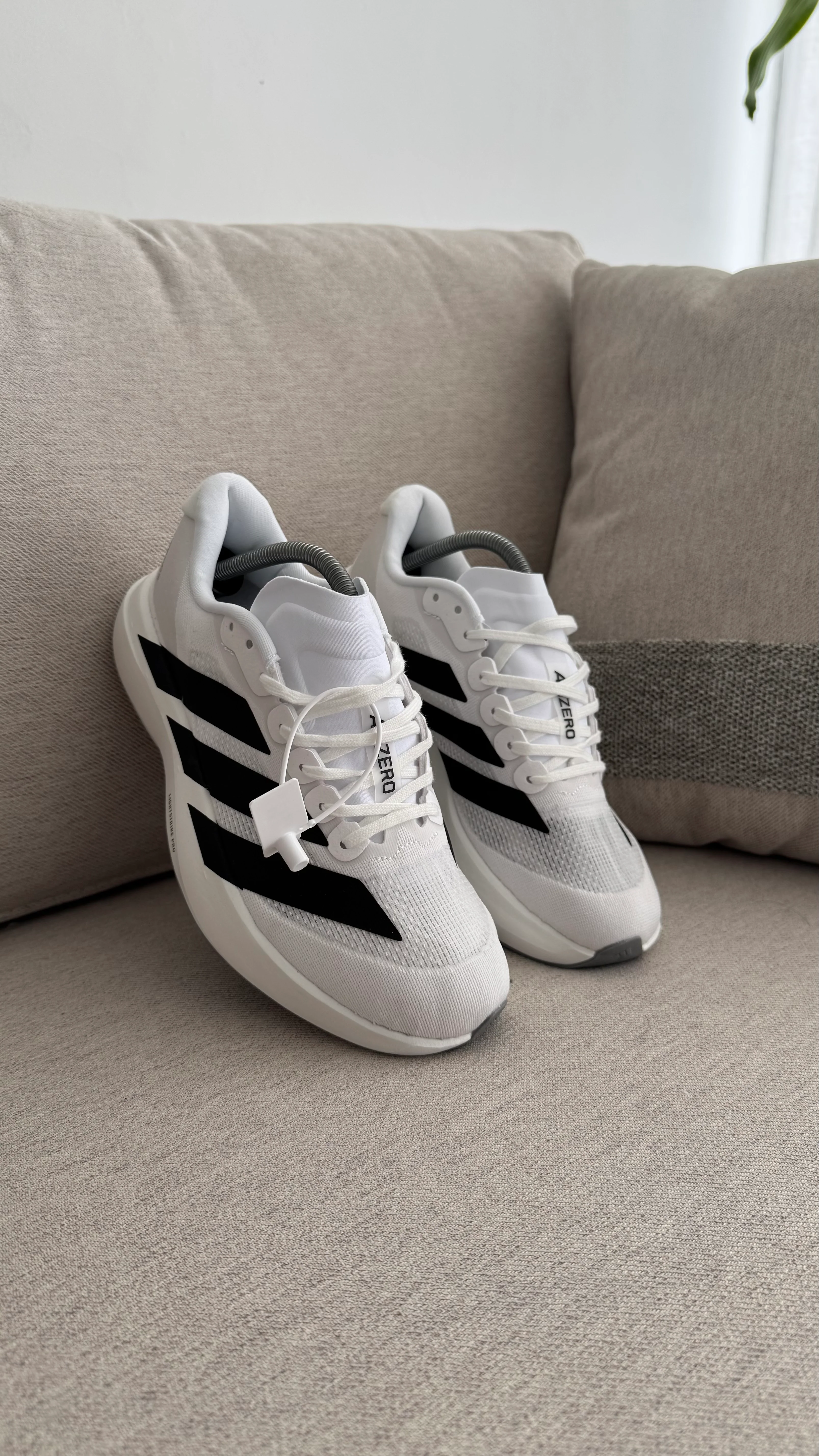 ADIDAS ADIZERO BLANCO NEGRO - Image 4