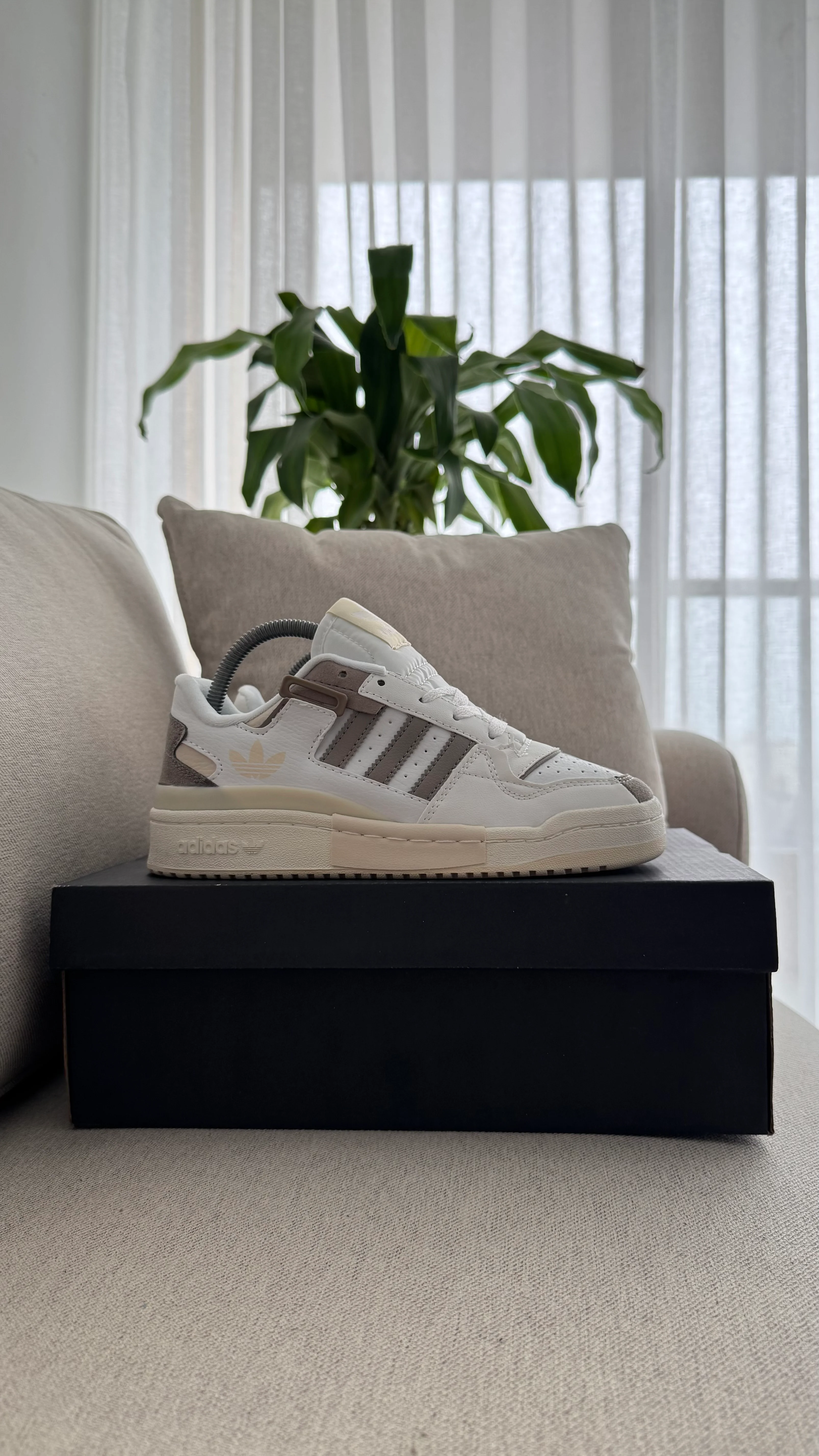 ADIDAS FORUM BLANCO GRIS PROMO - Image 2