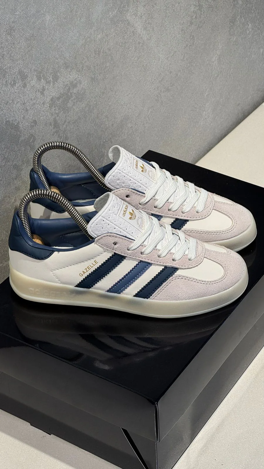 ADIDAS GAZELLE BLANCO AZUL - Image 4