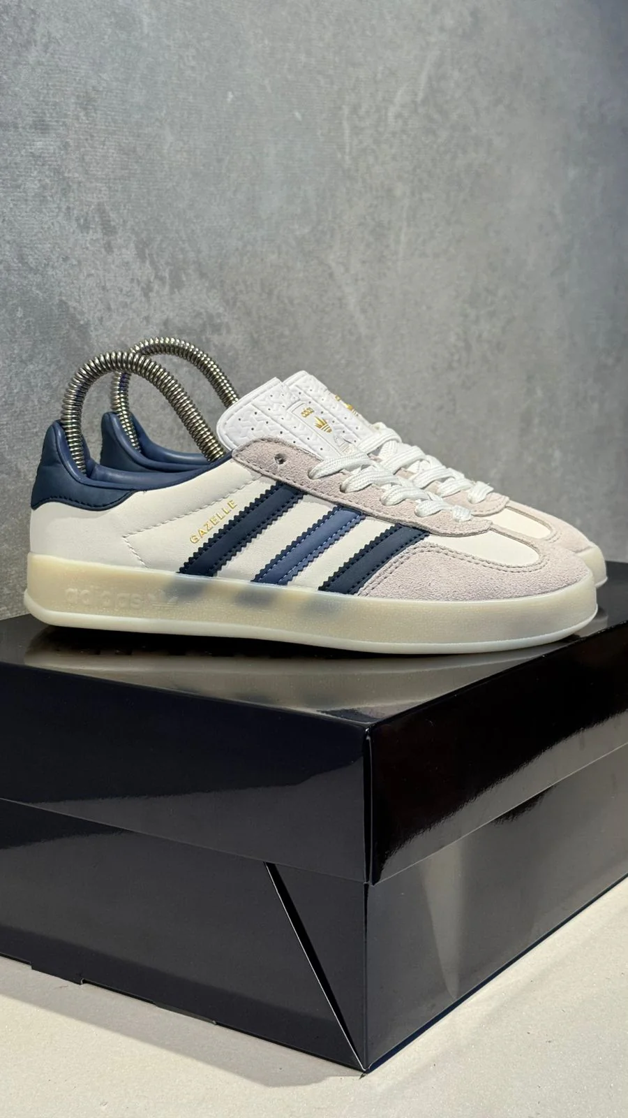 ADIDAS GAZELLE BLANCO AZUL - Image 5
