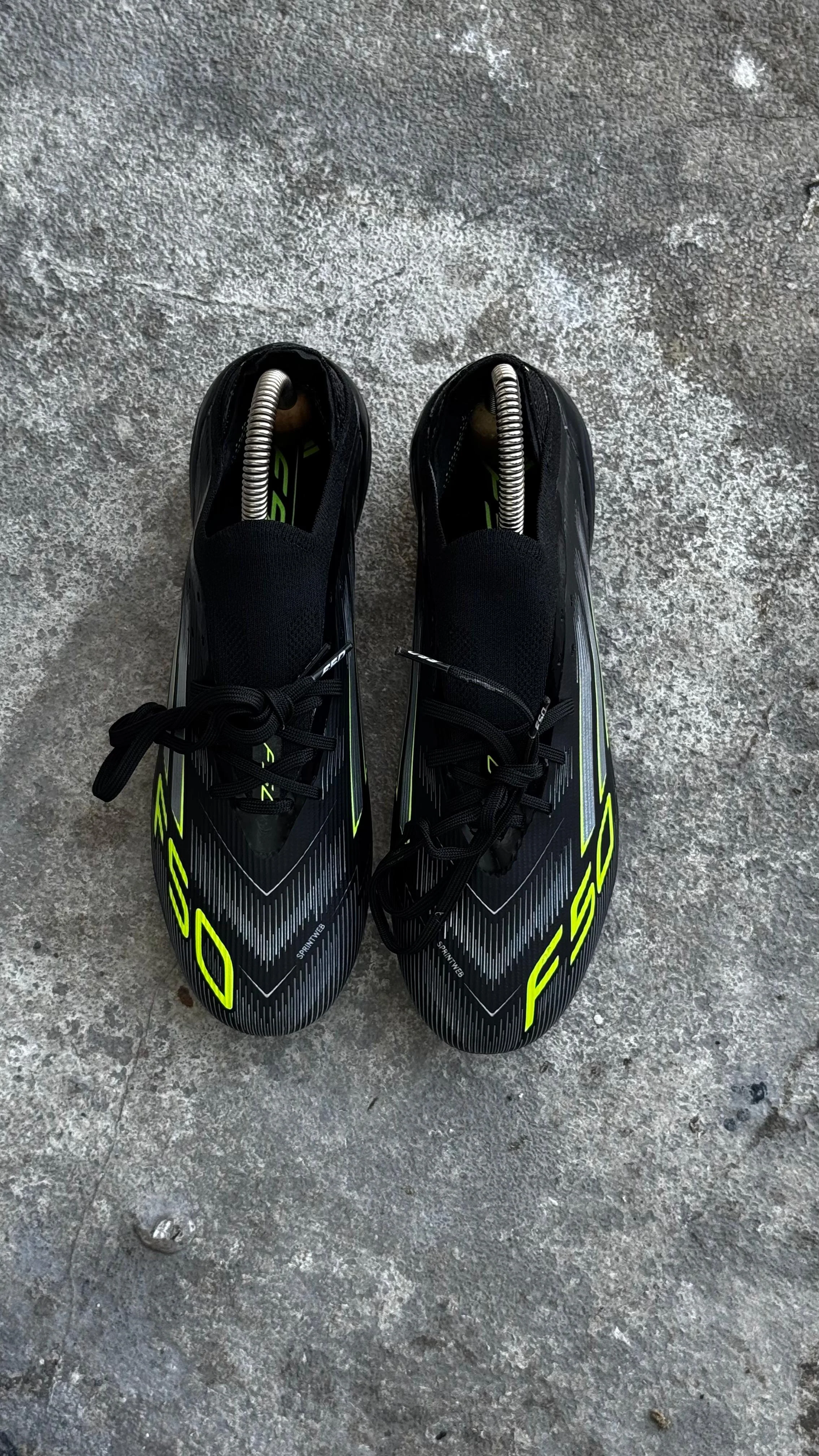 ADIDAS GUAYO F50 NEGRO VERDE - Image 2