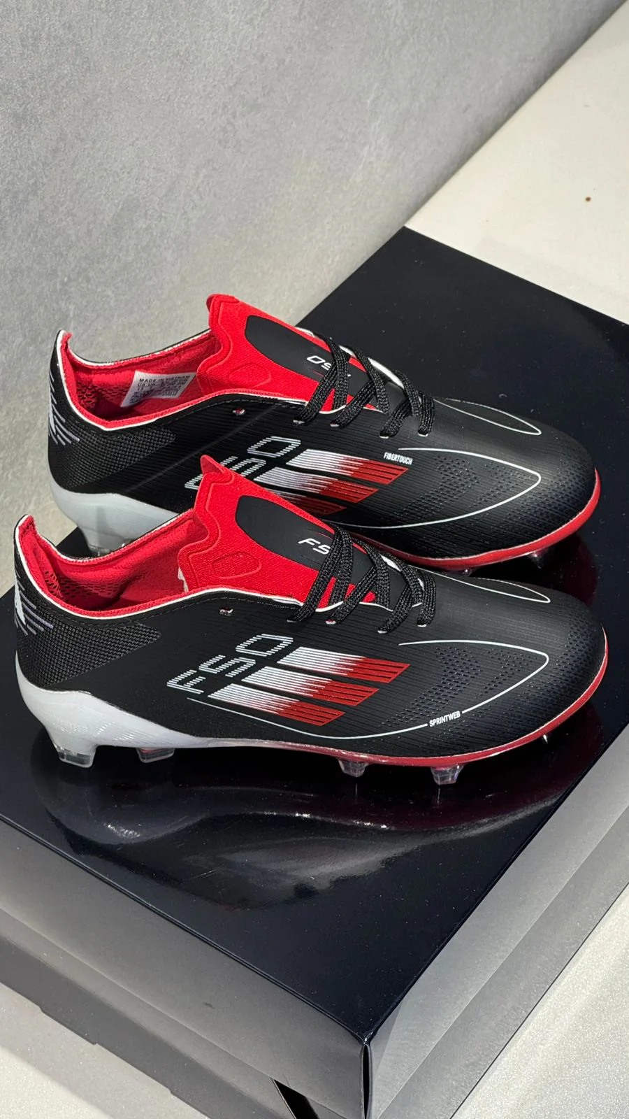 ADIDAS GUAYO F50 NIÑO NEGRO ROJO BLANCO - Image 5