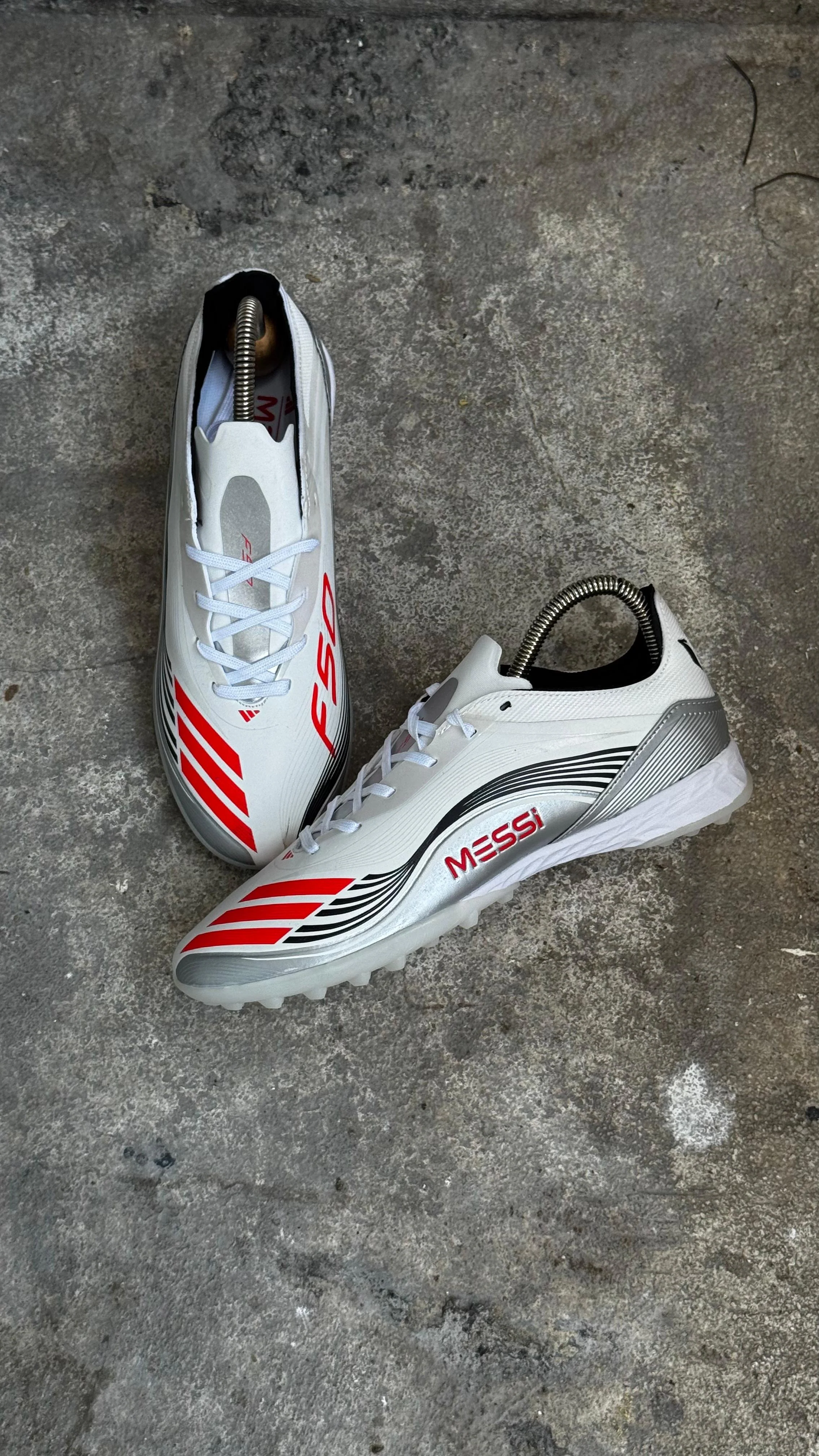 ADIDAS GUAYO SINTETICA  MESSI GRIS - Image 3