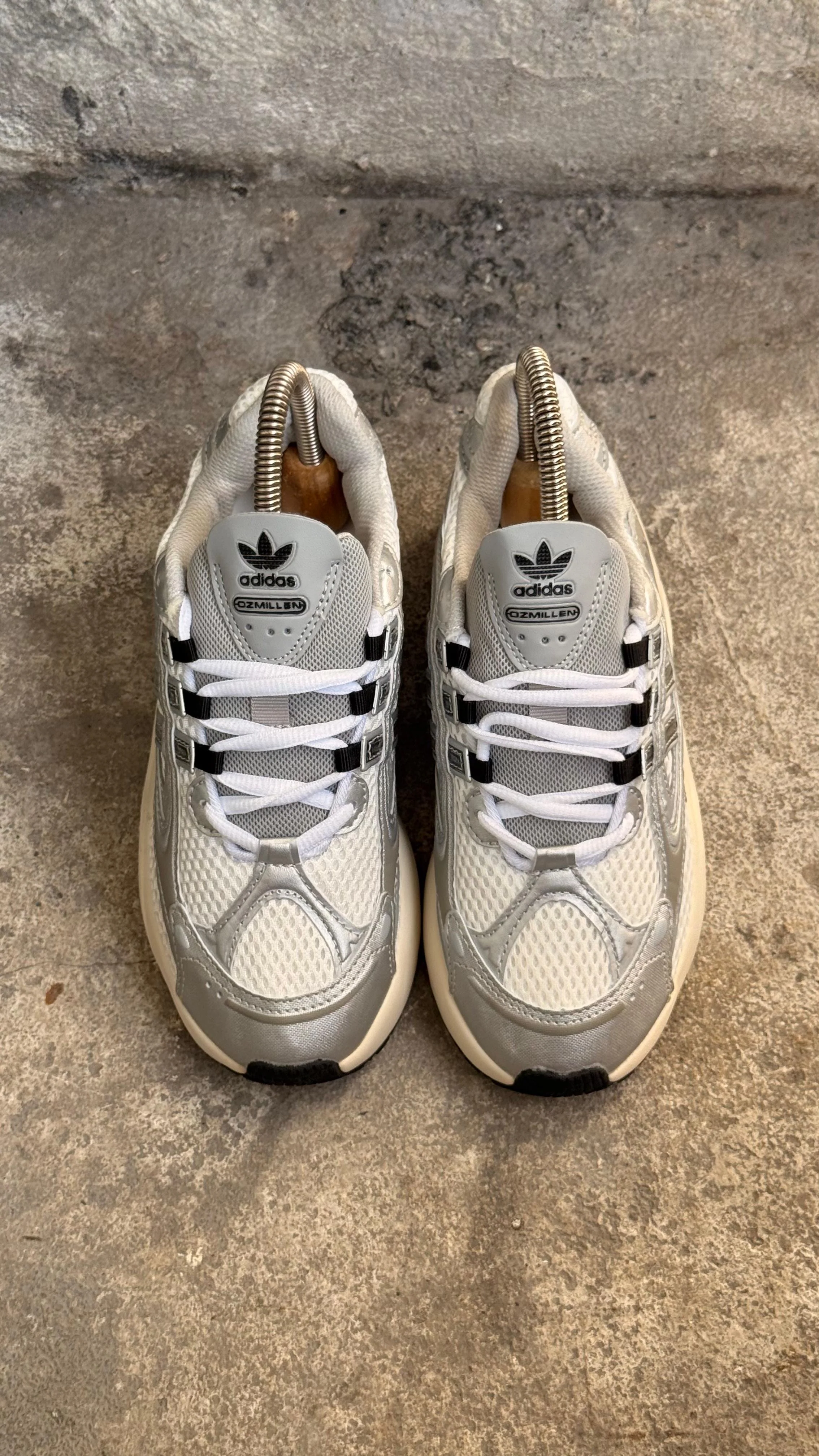 ADIDAS OZMILLEN GRIS NEGRO - Image 2