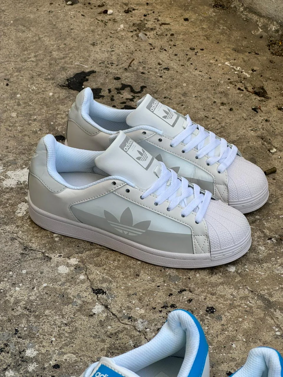 ADIDAS SUPER STAR BLANCO GRIS - Image 4