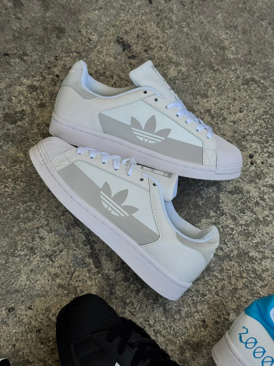 ADIDAS SUPER STAR BLANCO GRIS - Image 5