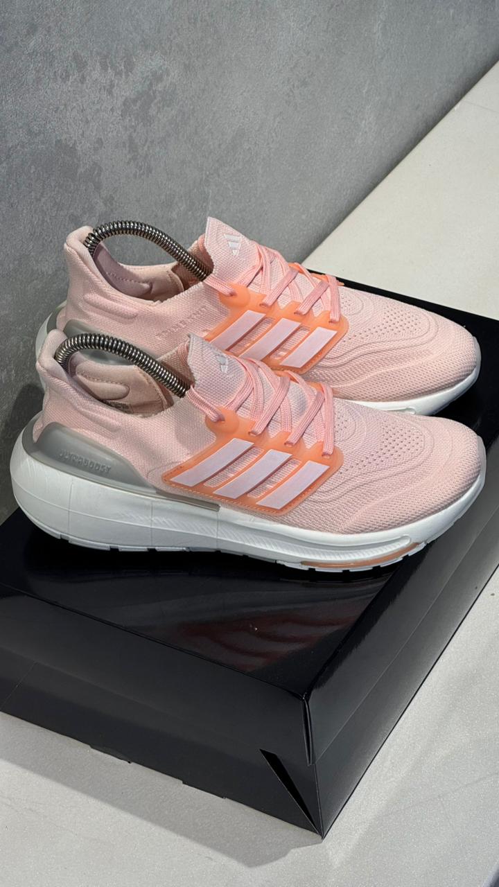 ADIDAS ULTRABOOST 21 ROSADO - Image 4
