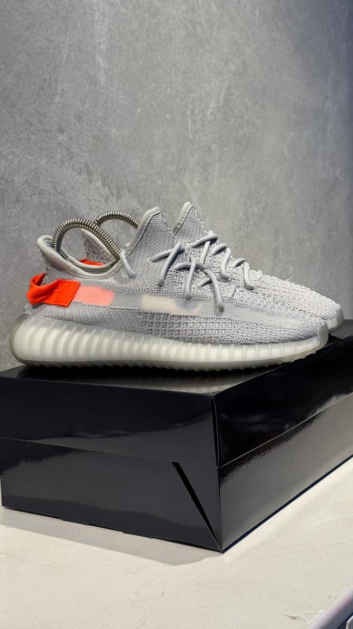 ADIDAS YEEZY 350 GRIS NARANJA - Image 5