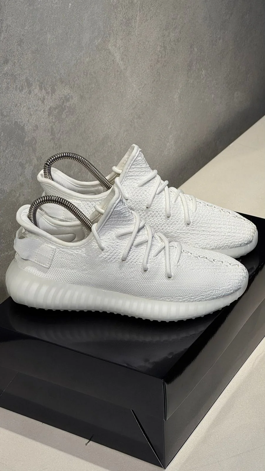 ADIDAS YEEZY BLANCA 350 - Image 4