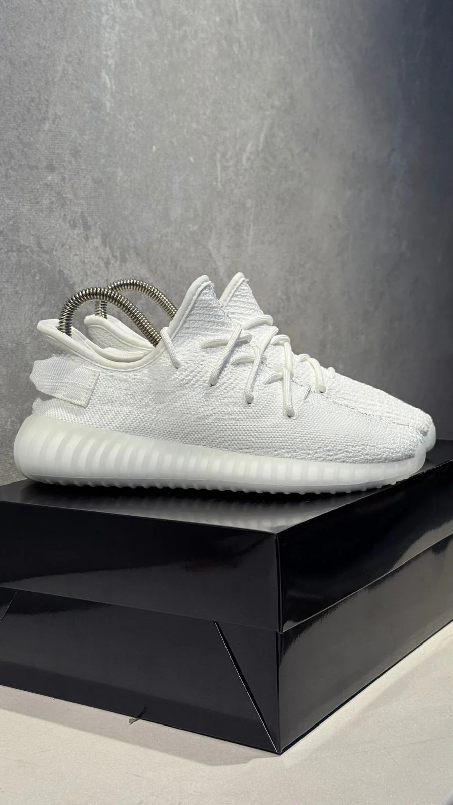 ADIDAS YEEZY BLANCA 350 - Image 5