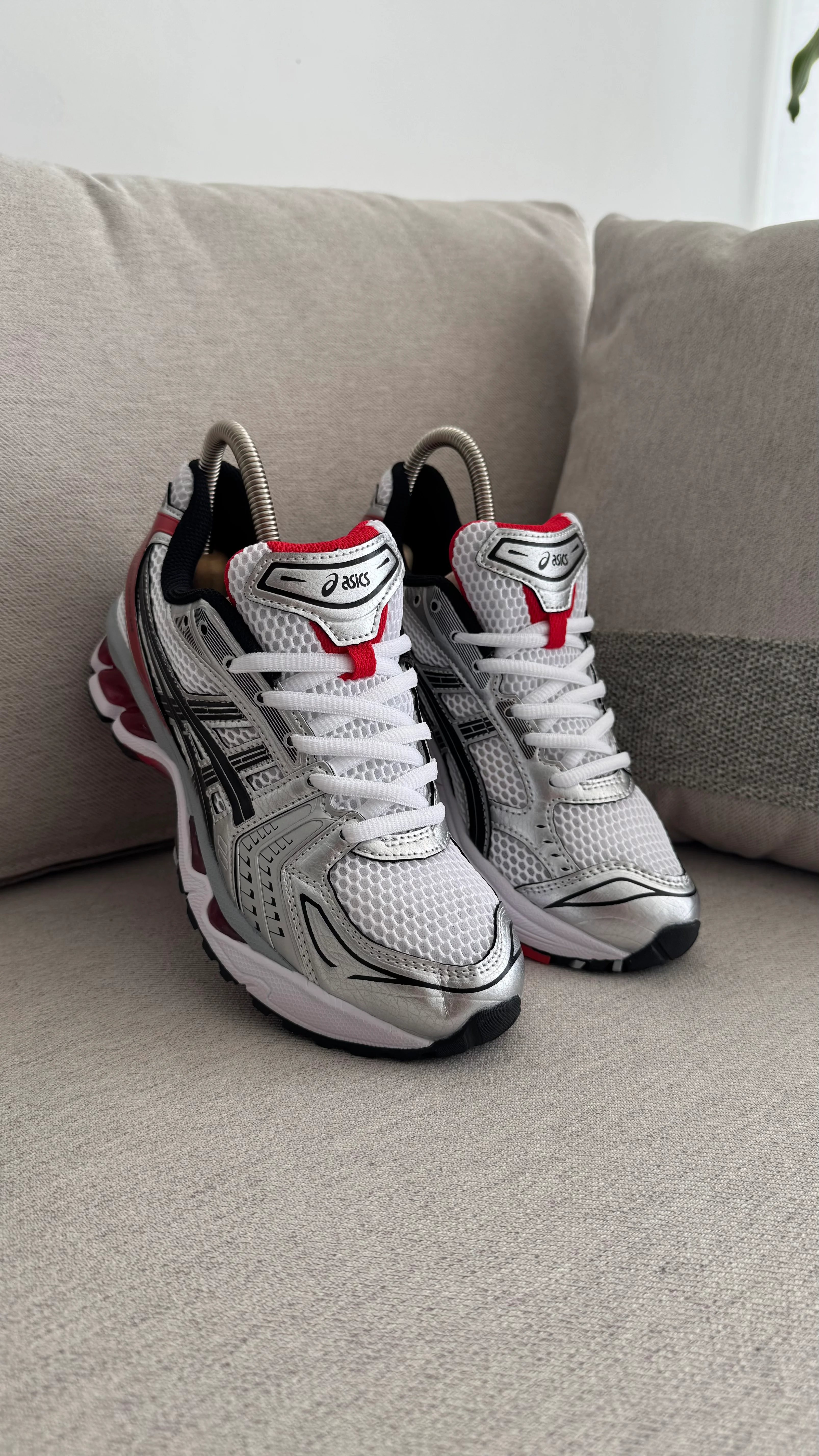ASICS ARCANGEL PLATA ROJO - Image 3