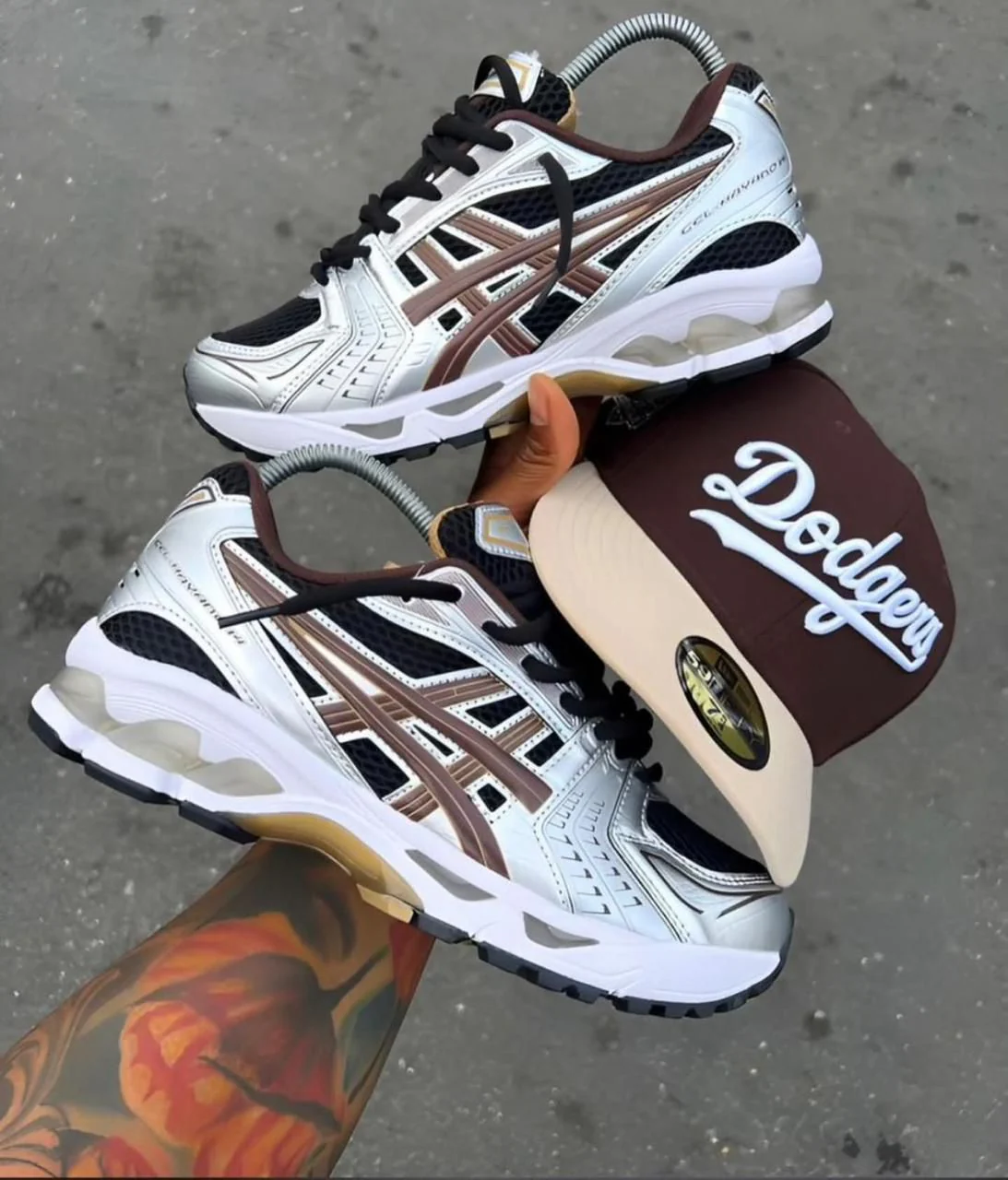 ASICS GRIS CAFE