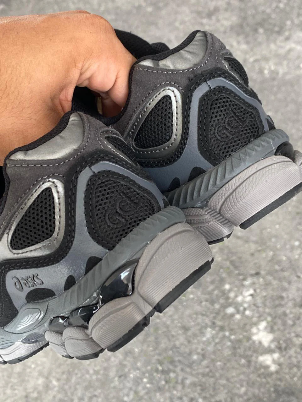 ASICS NEGRO GRIS - Image 4