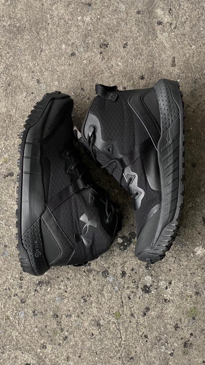 BOTA UNDER ARMOUR NEGRA - Image 2