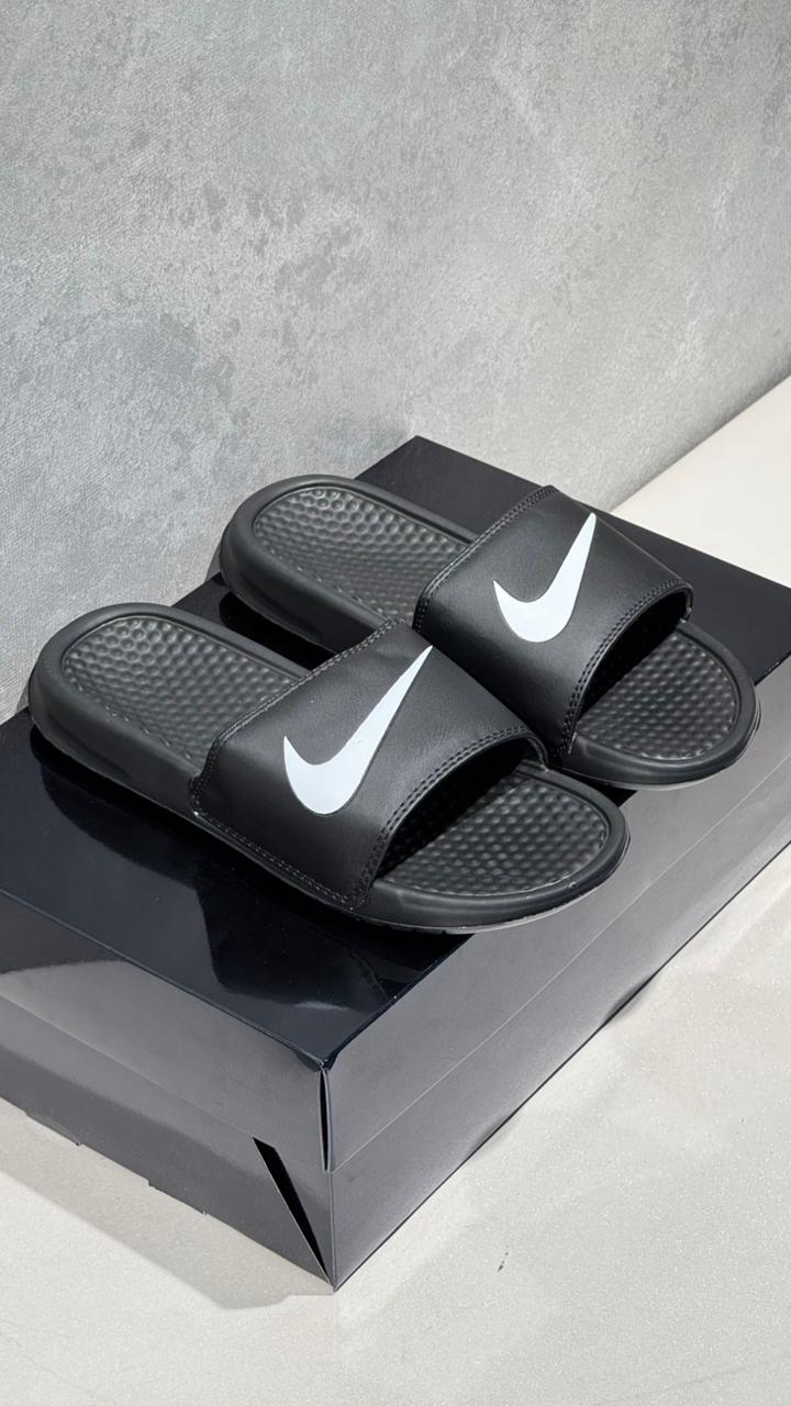 CHANCLA NIKE CLASICA NEGRA - Image 2