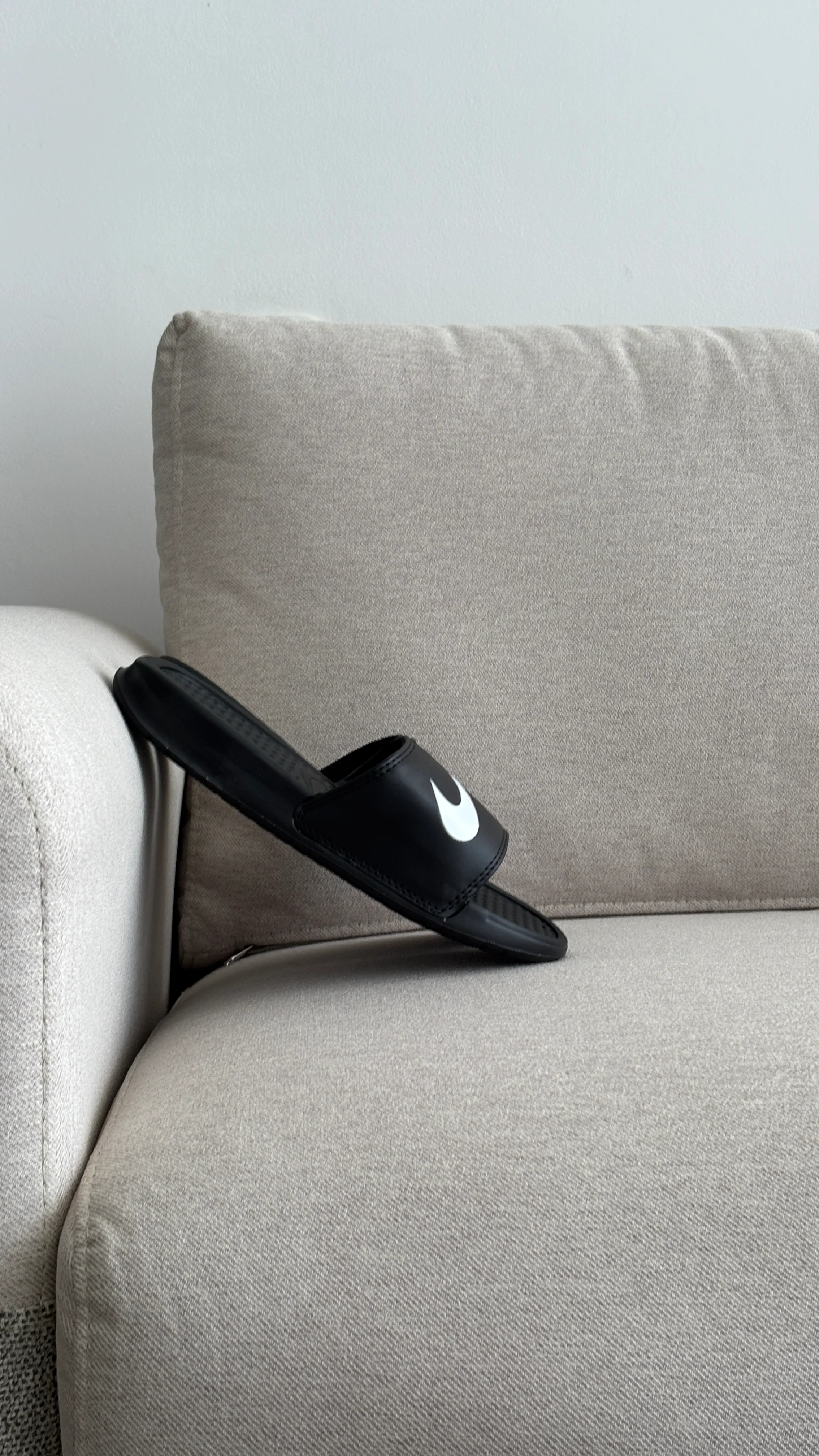 CHANCLA NIKE CLASICA NEGRA - Image 6