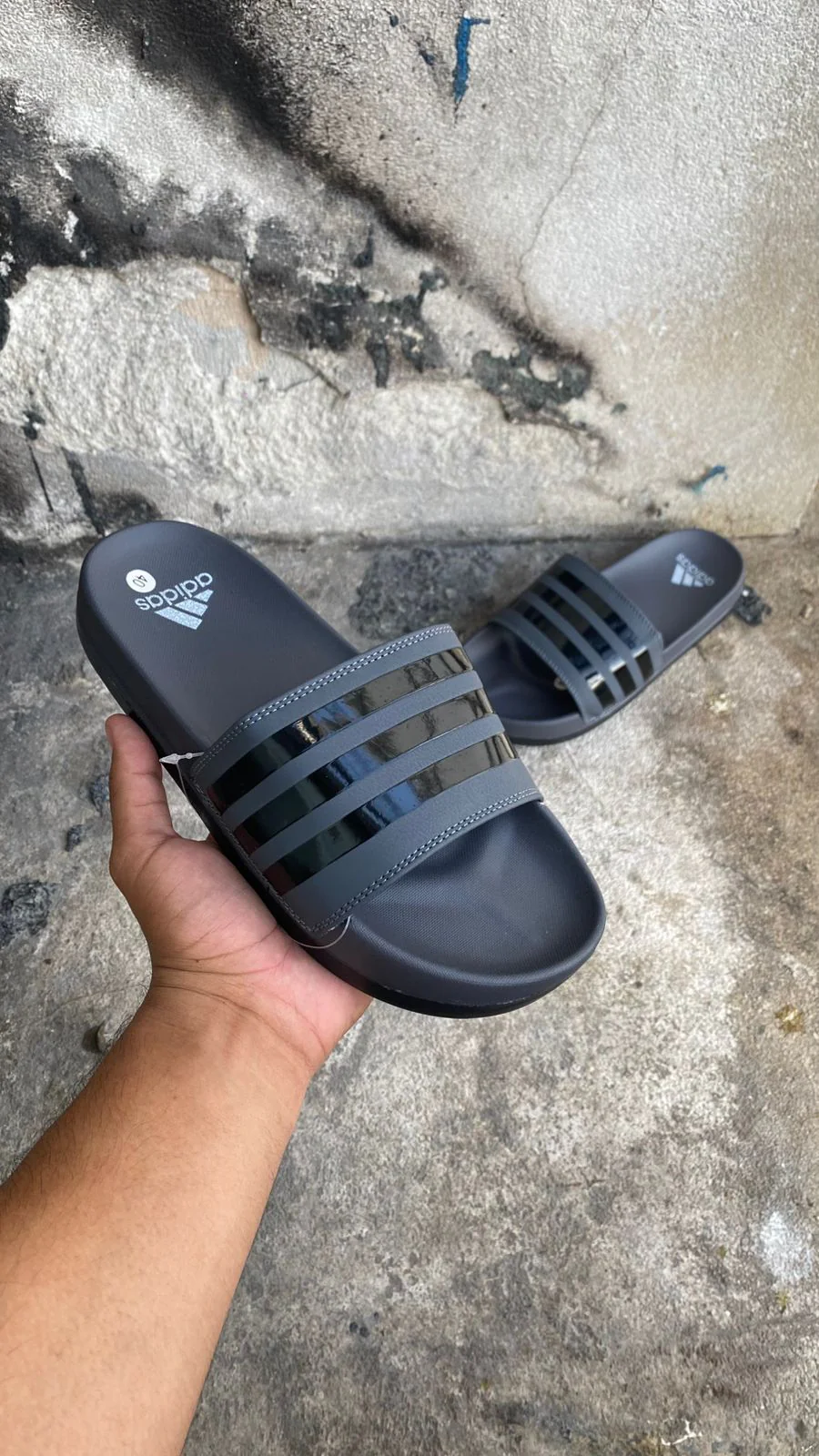 CHANCLAS ADIDAS 1.1 GRIS NEGRO - Image 3