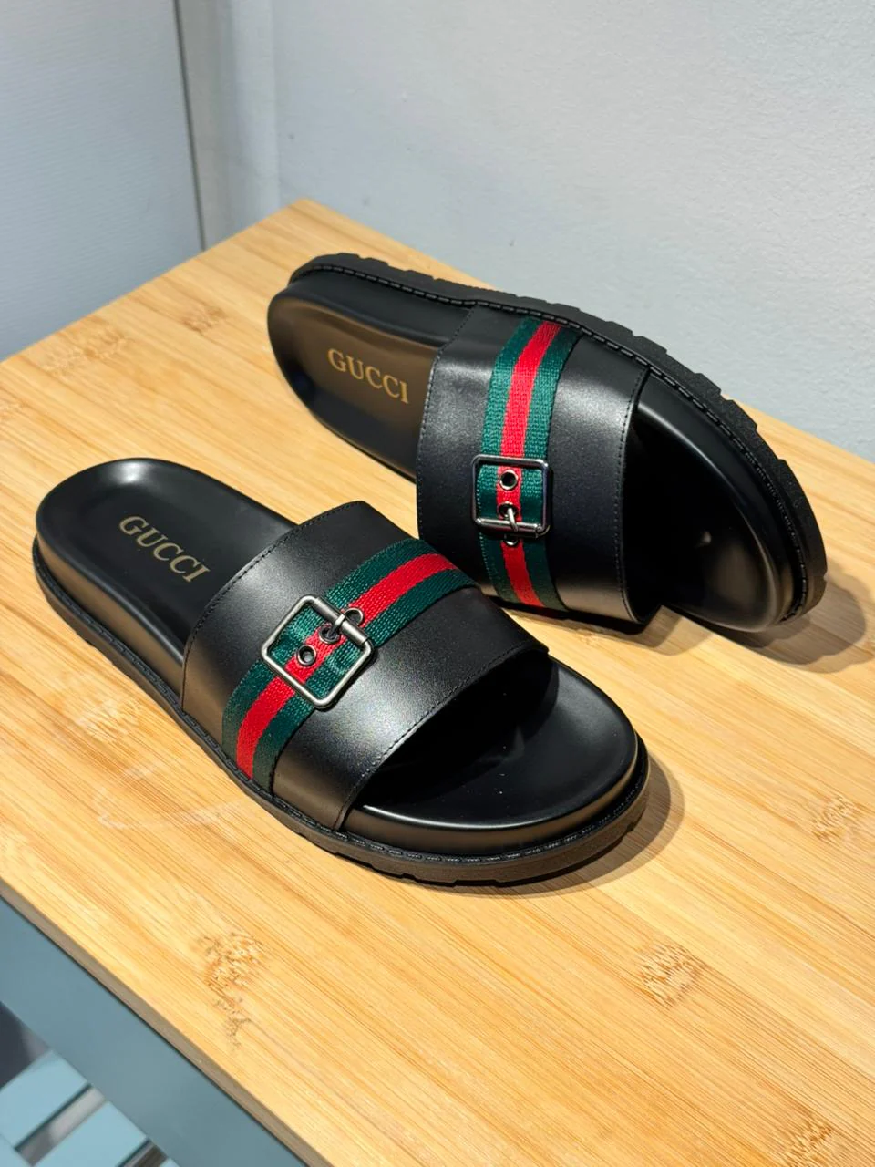 CHANCLAS GUCCI NEGRA - Image 4