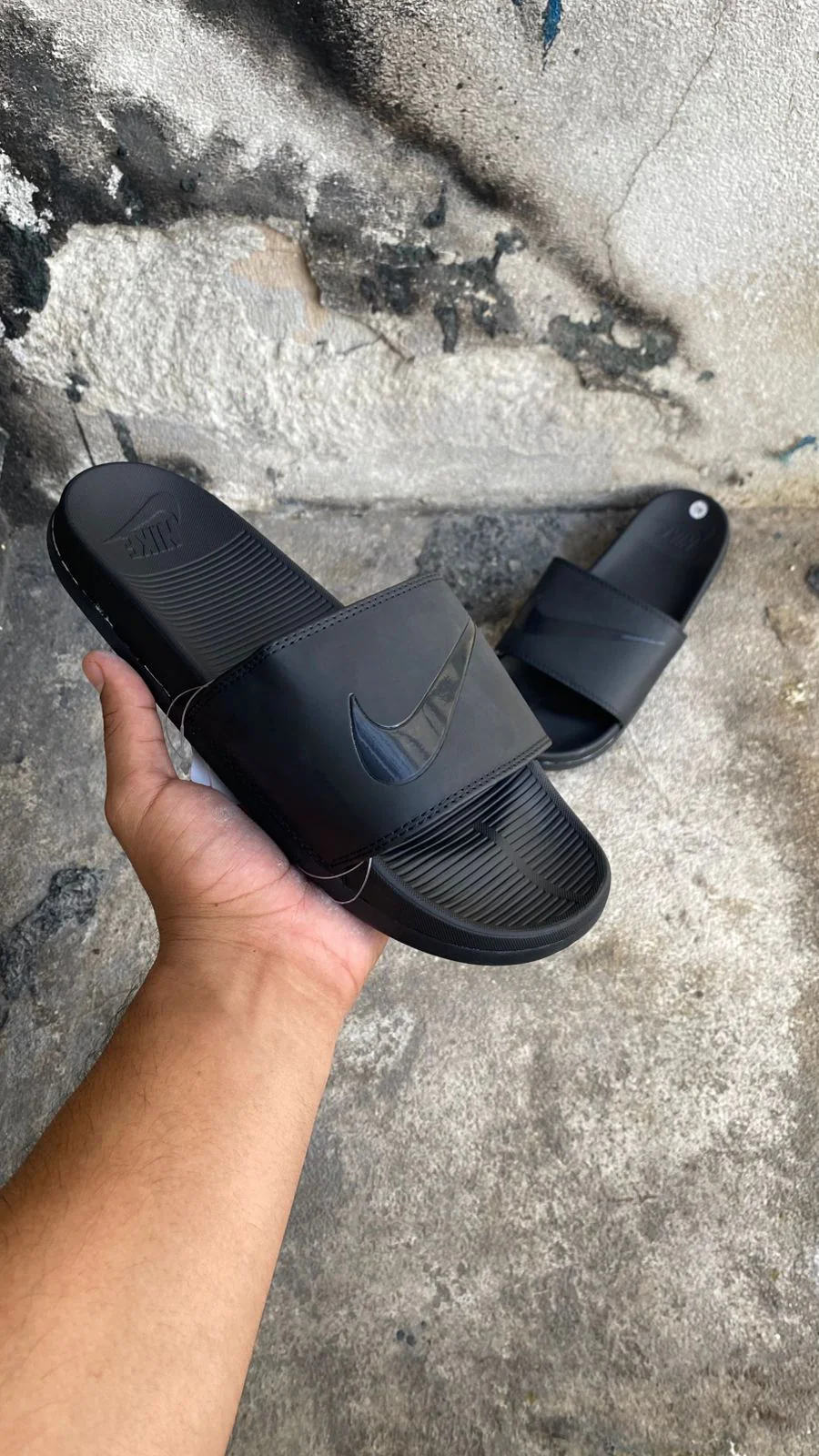 CHANCLAS NIKE CLASICA NEGRA - Image 2