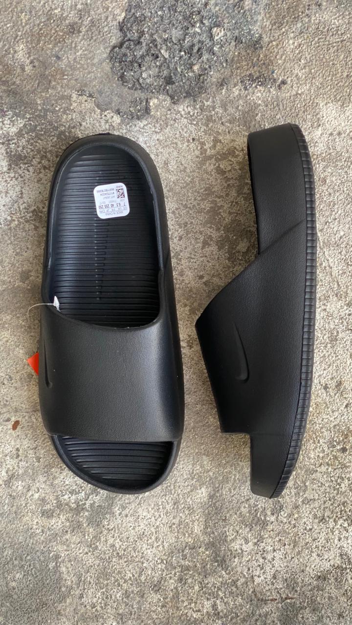 CHANCLAS PANTUFLA NIKE NEGRA - Image 3