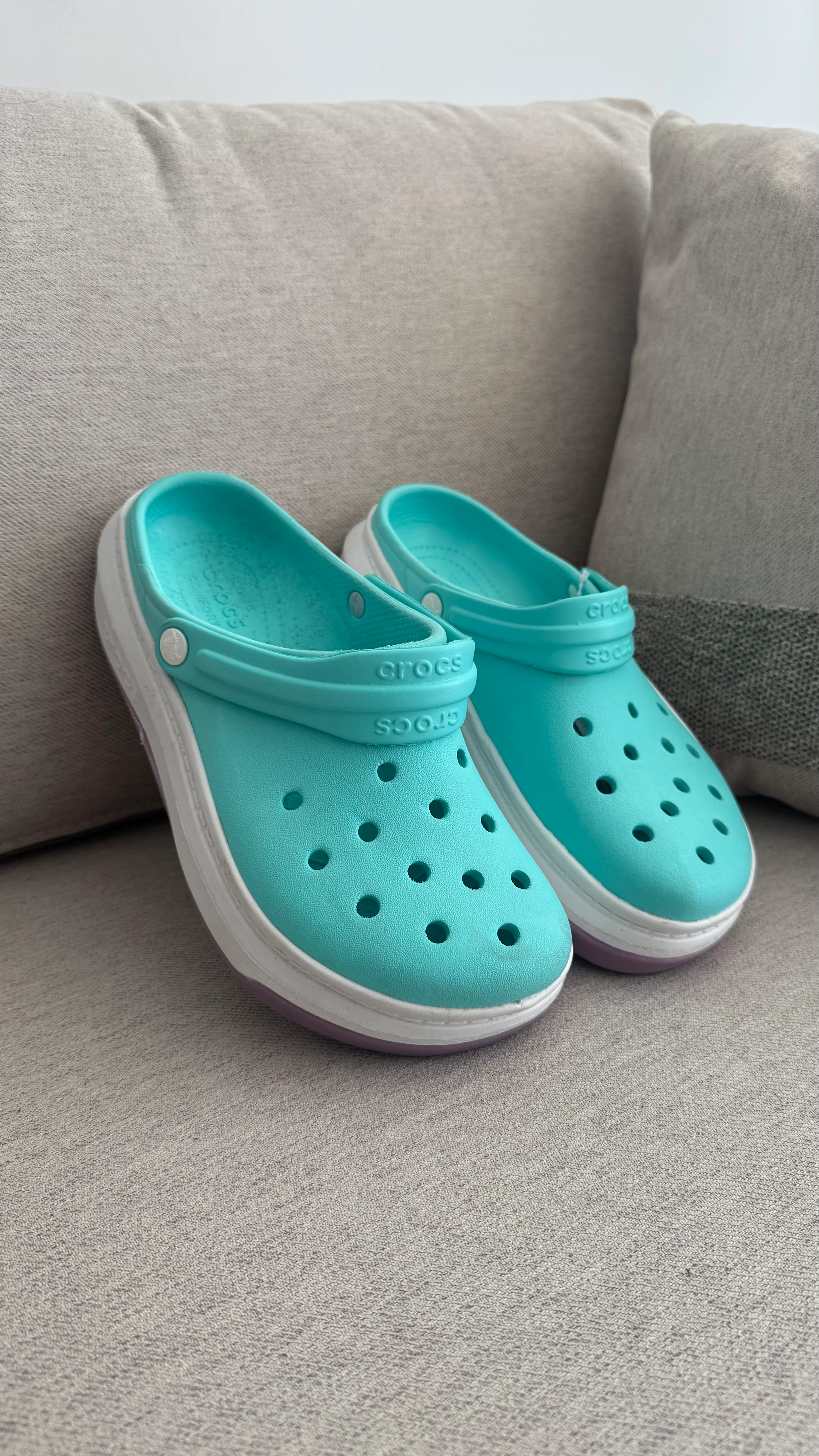 CROCS AZUL AGUA MARINA MORADO - Image 9
