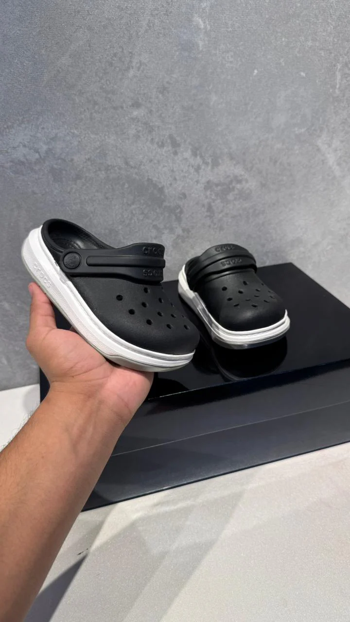 CROCS NIÑOS NEGRO BLANCO - Image 3