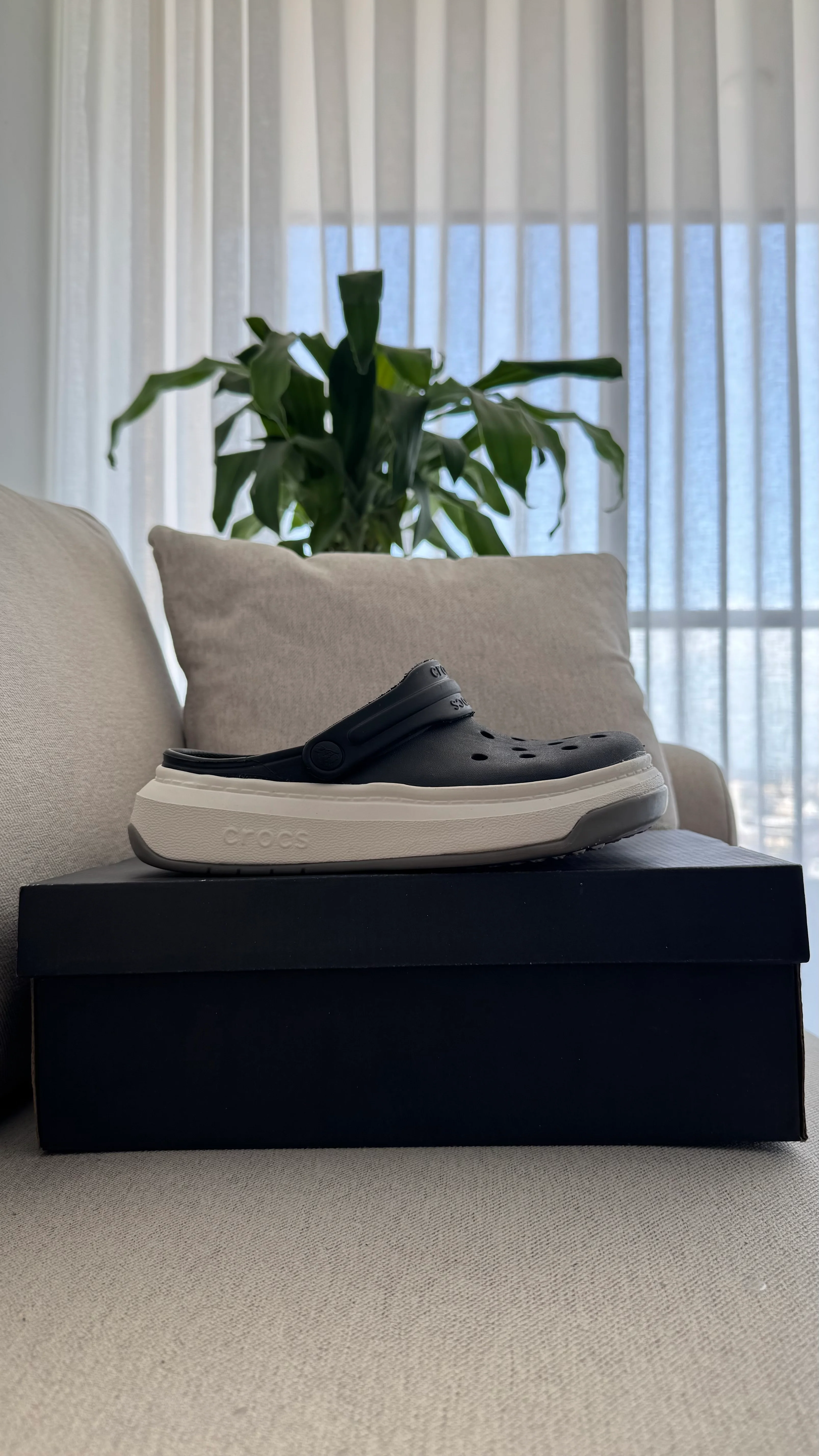 CROCS NIÑOS NEGRO BLANCO - Image 4