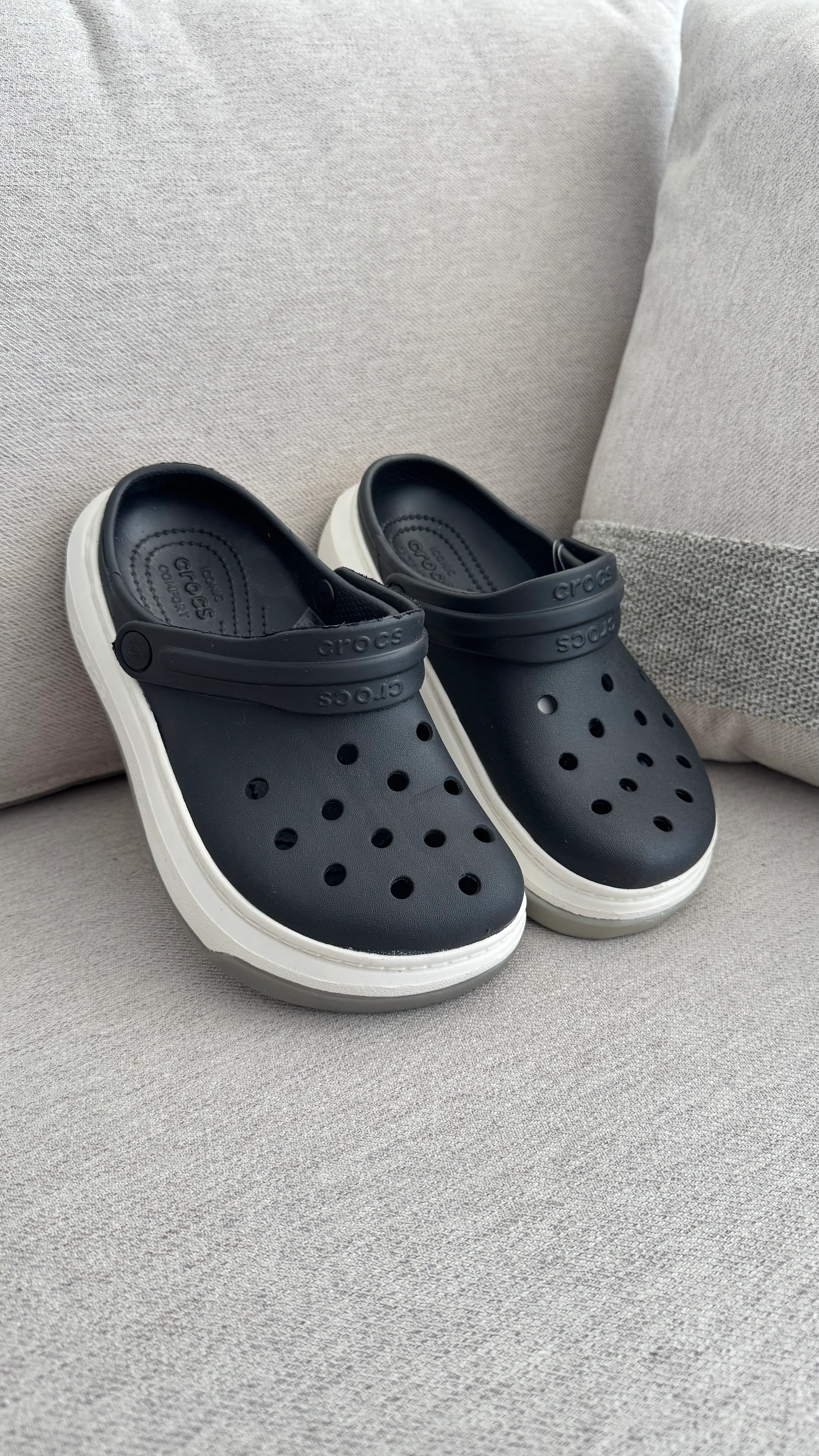 CROCS NIÑOS NEGRO BLANCO - Image 6