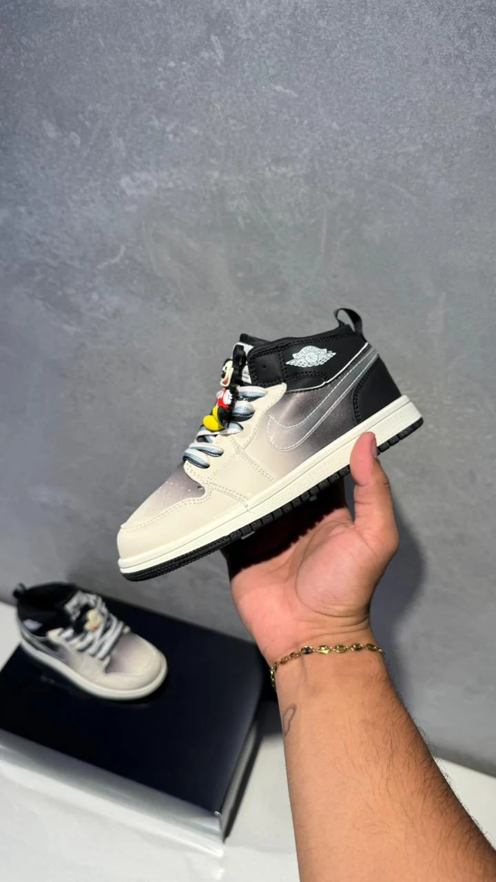 JORDAN RETRO 1 NEGRA BLANCA NIÑO - Image 6