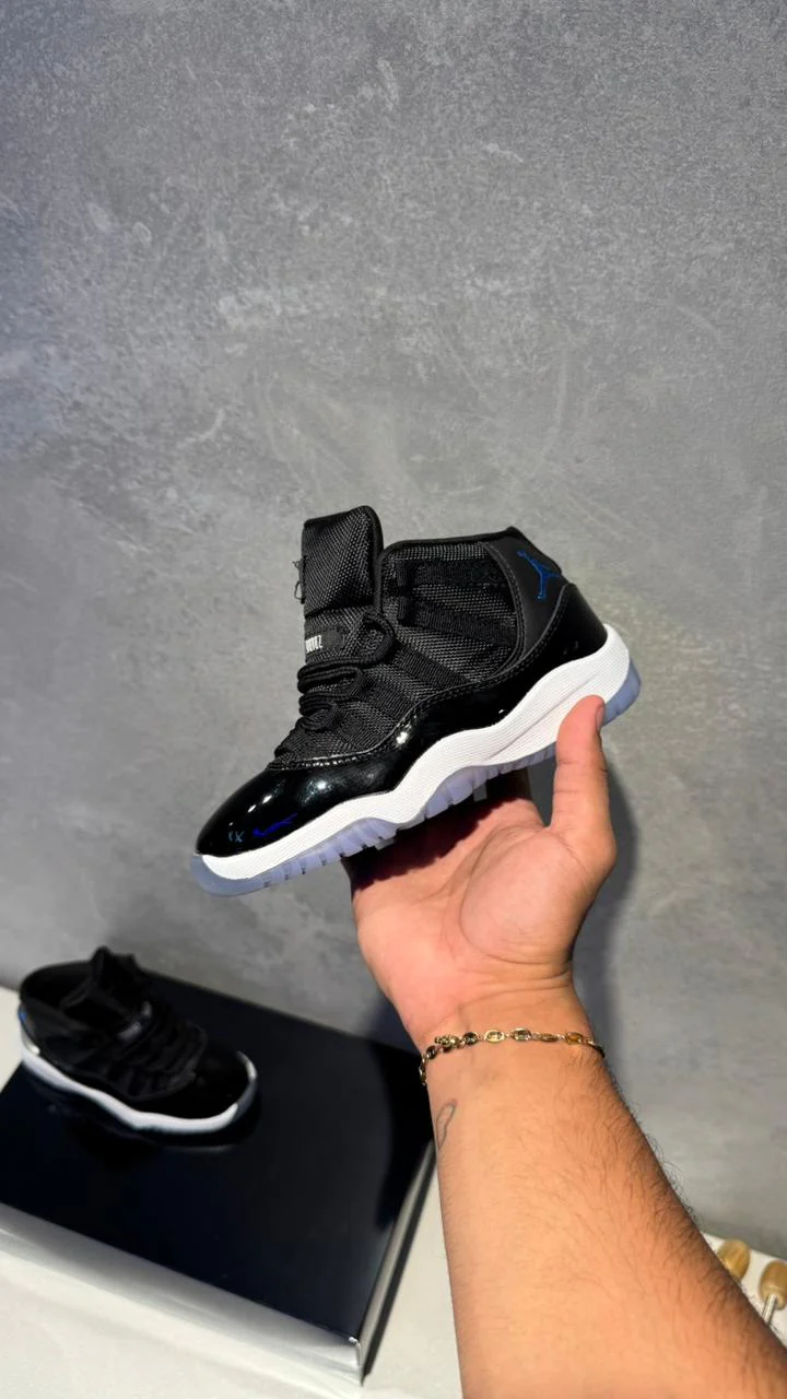 JORDAN RETRO 11 NEGRA BLANCA NIÑOS - Image 3
