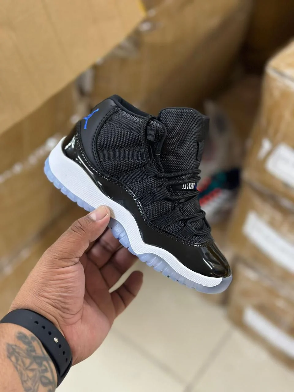 JORDAN RETRO 11 NEGRA BLANCA NIÑOS - Image 4