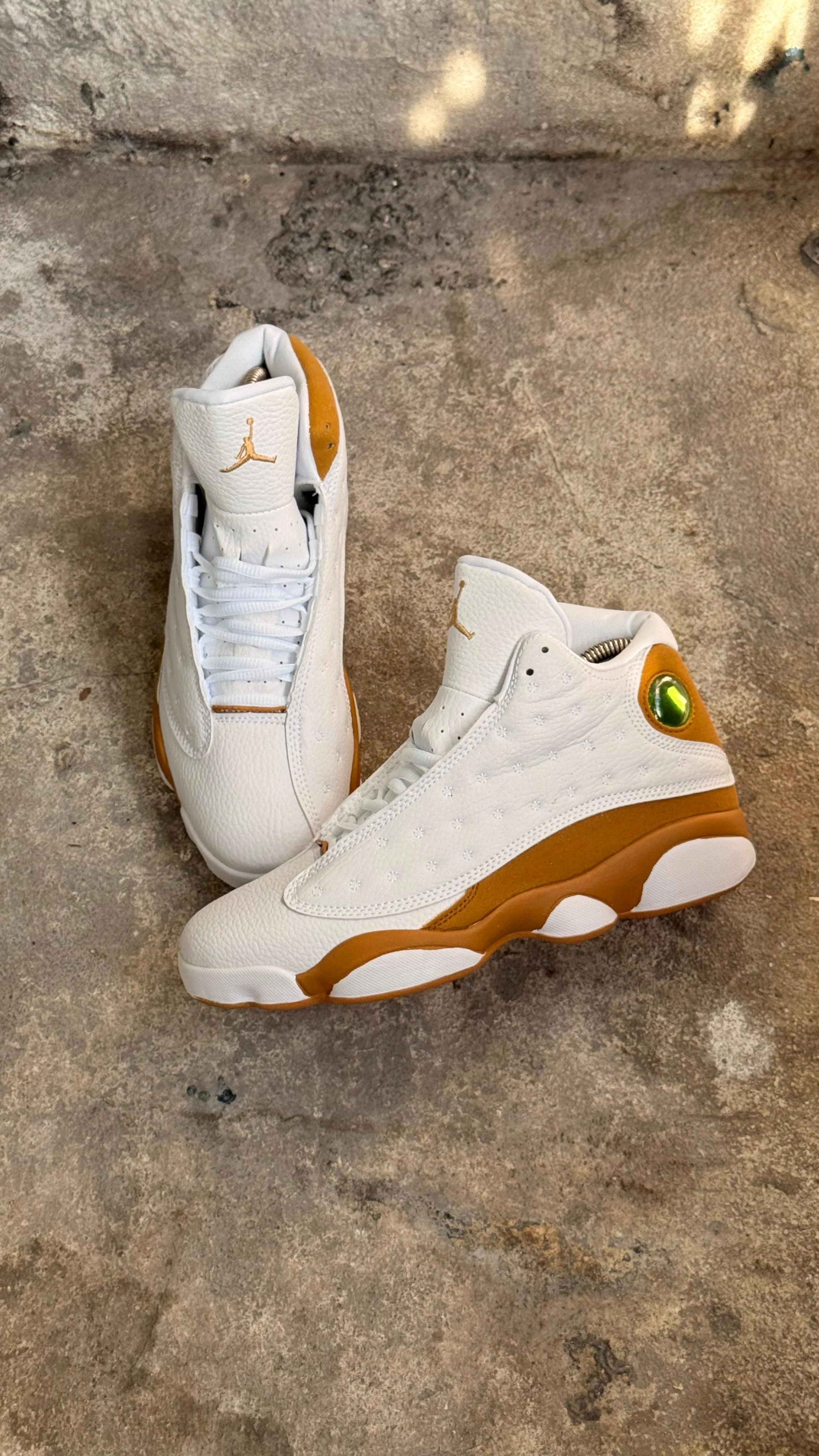 JORDAN RETRO 13 BLANCA DORADA - Image 11