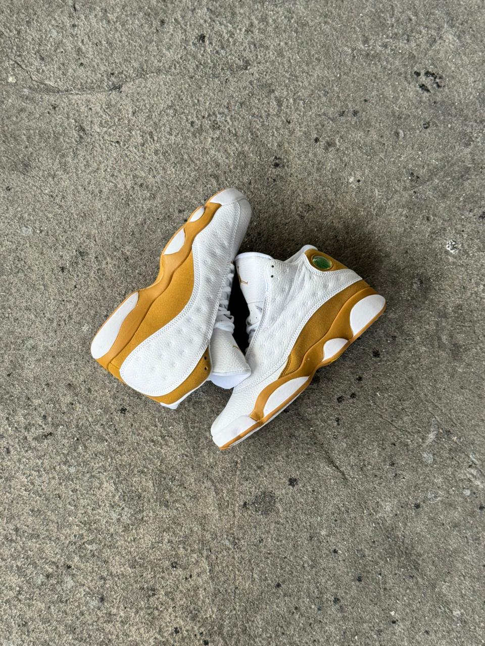 JORDAN RETRO 13 BLANCA DORADA - Image 3