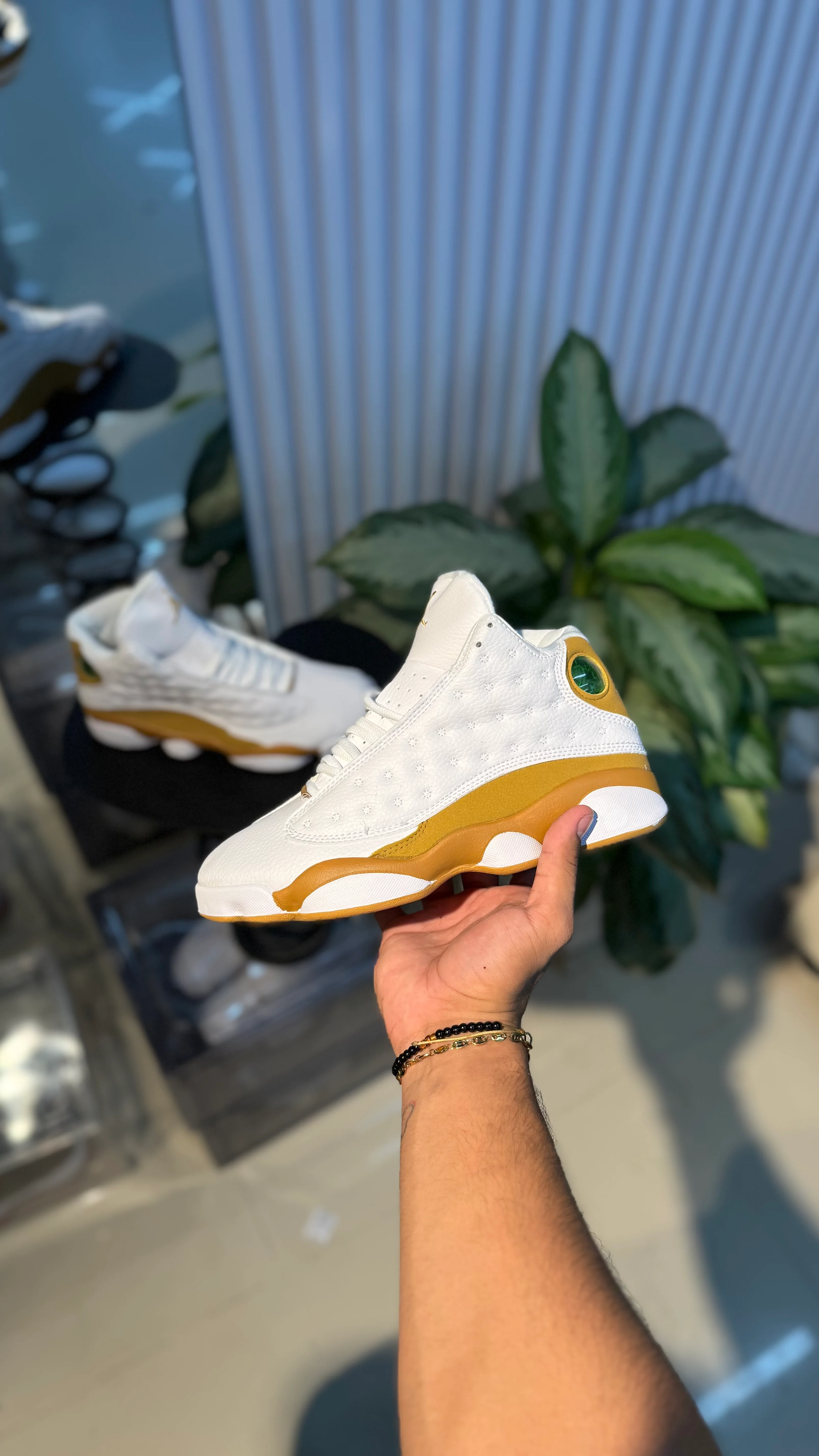 JORDAN RETRO 13 BLANCA DORADA - Image 8