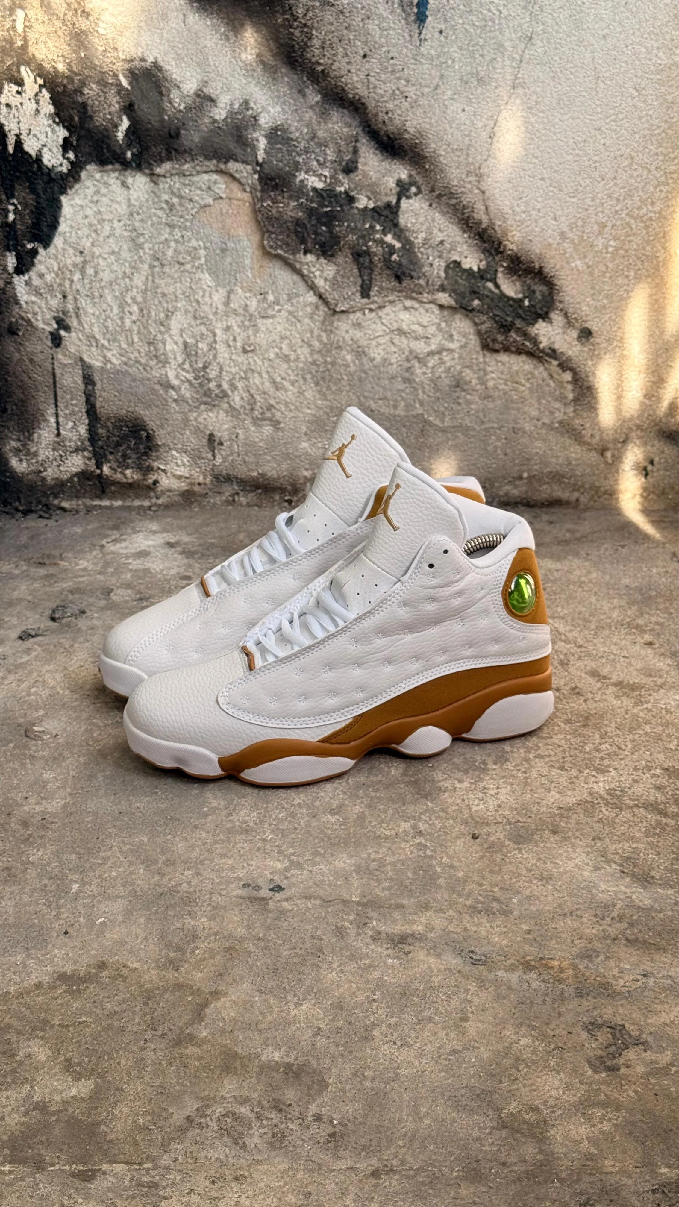 JORDAN RETRO 13 BLANCA DORADA - Image 9