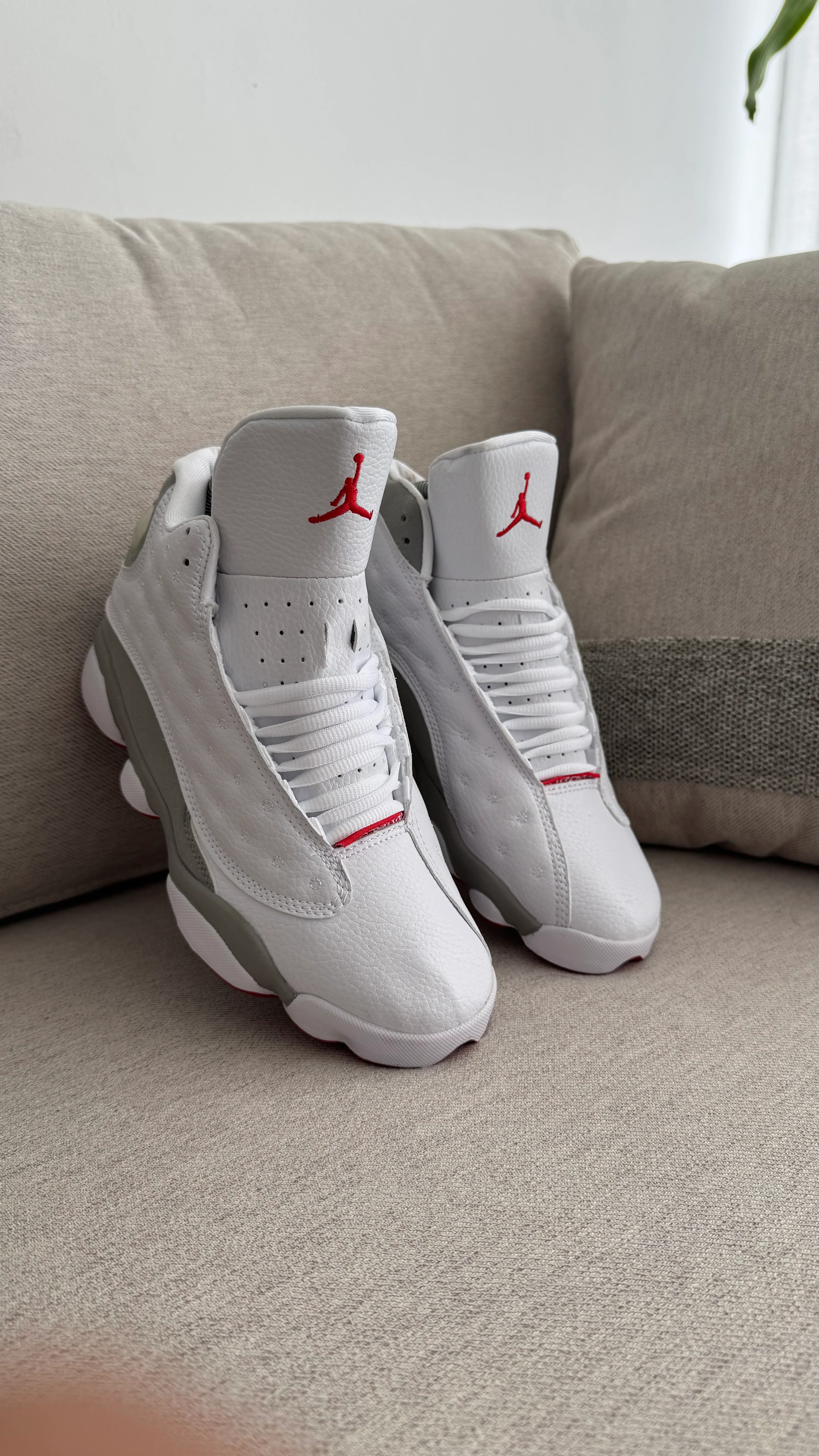 JORDAN RETRO 13 BLANCO GRIS - Image 3