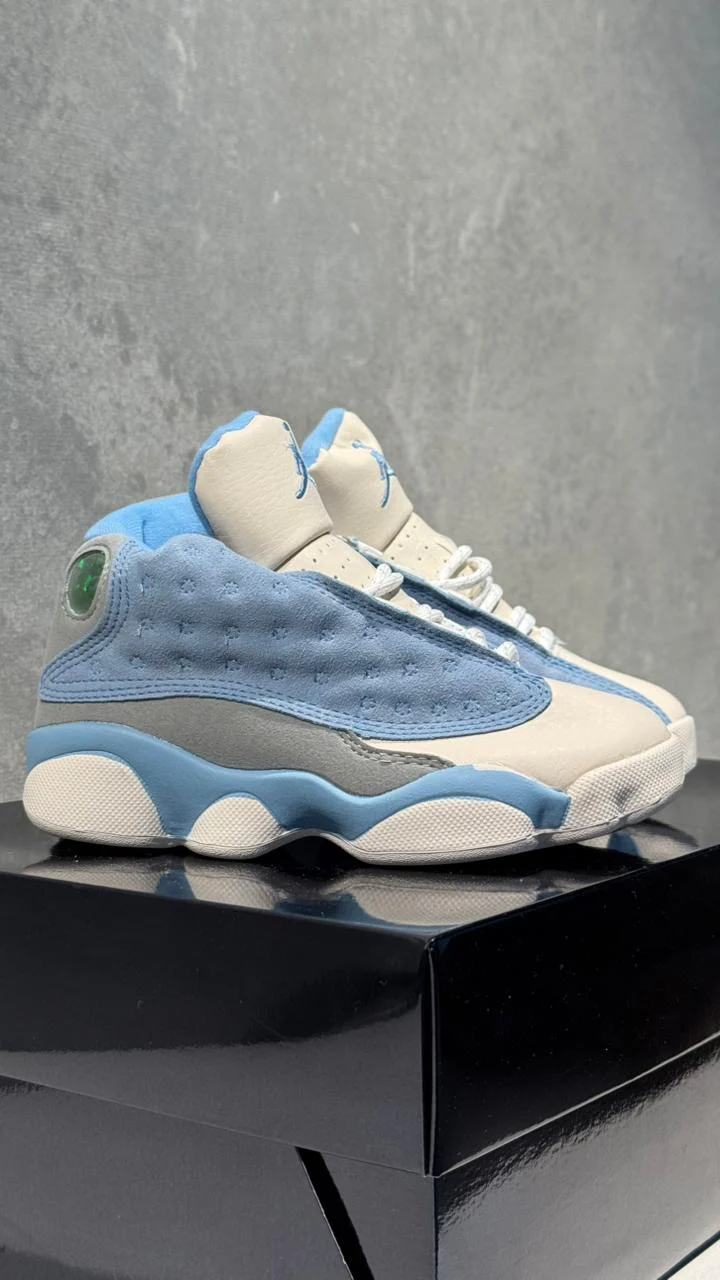 JORDAN RETRO 13 NIÑO BLANCO AZUL CIELO - Image 4
