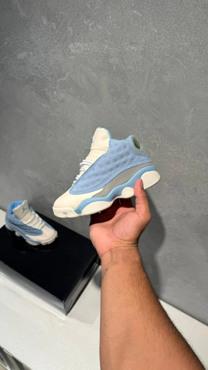 JORDAN RETRO 13 NIÑO BLANCO AZUL CIELO - Image 5