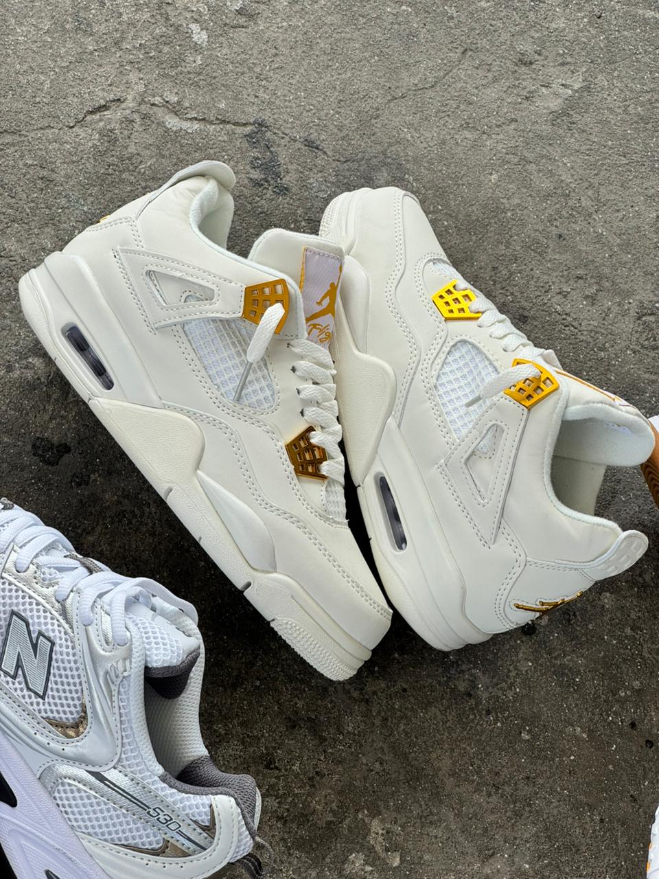 JORDAN RETRO 4 BLANCA DORADA - Image 3