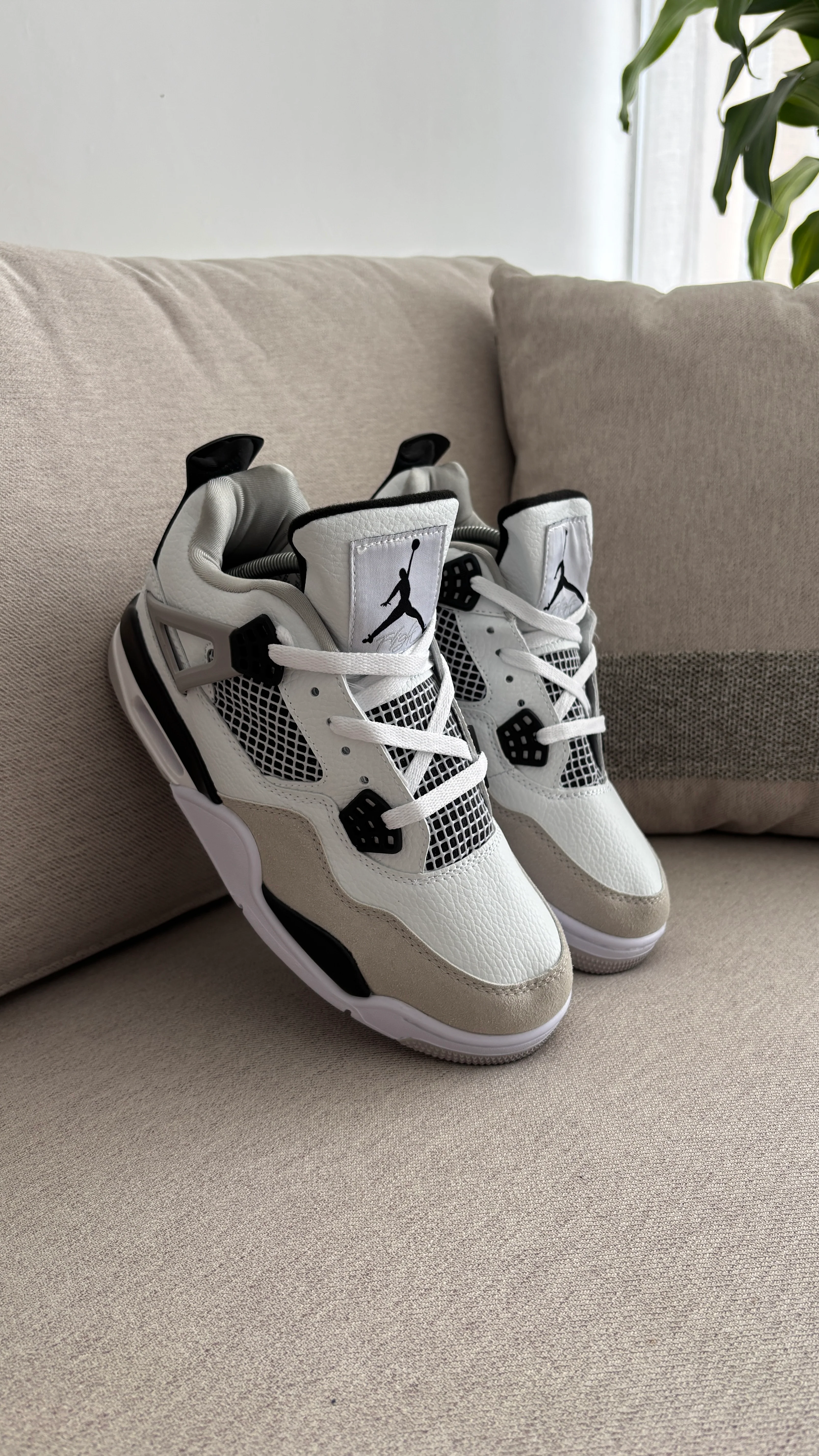 NIKE JORDAN RETRO 4 CREMA - Image 3