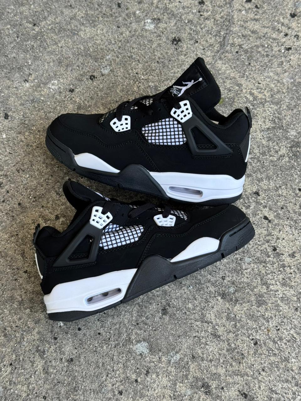 JORDAN RETRO 4 NEGRA BLANCA - Image 2