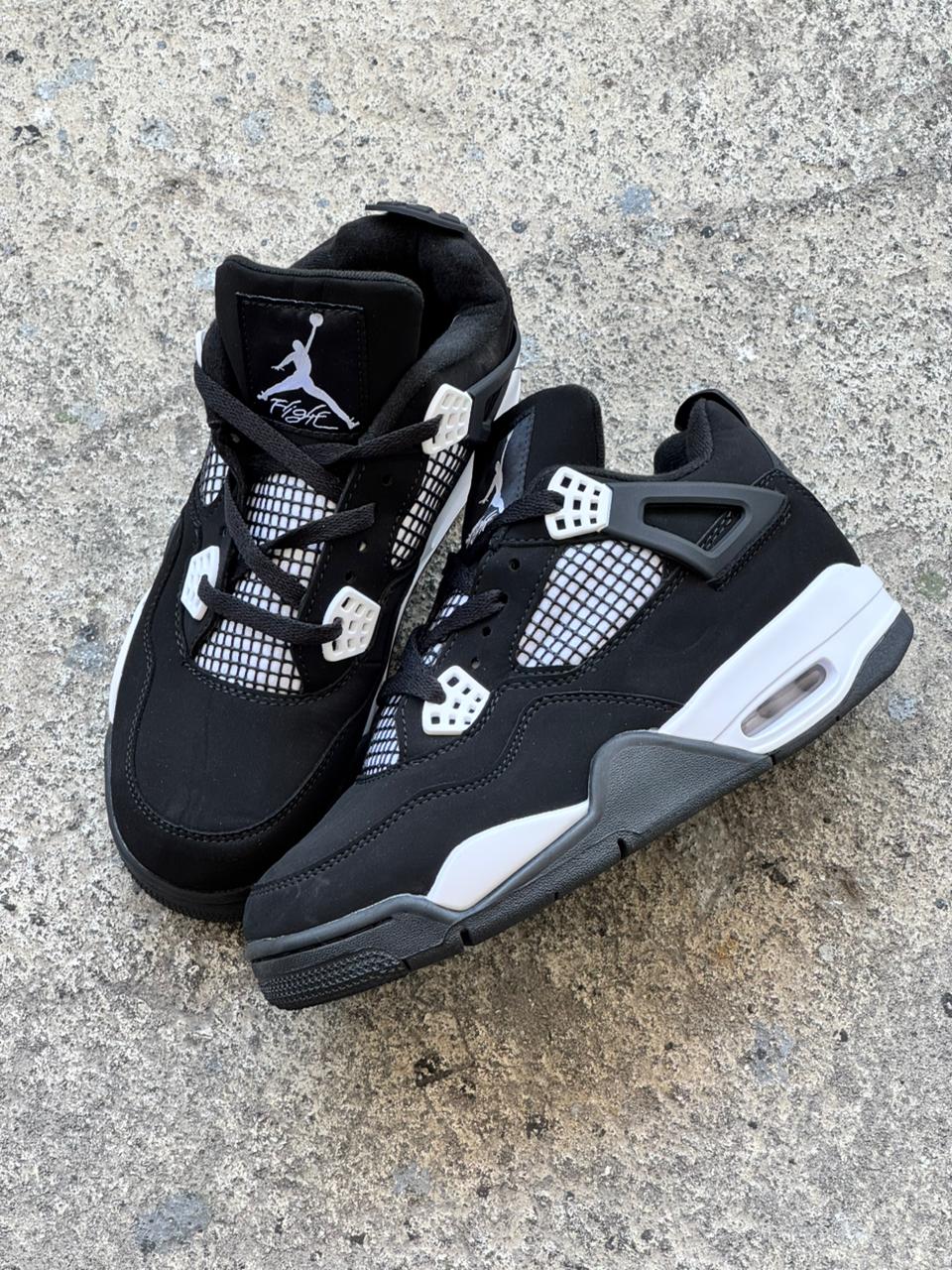 JORDAN RETRO 4 NEGRA BLANCA - Image 3