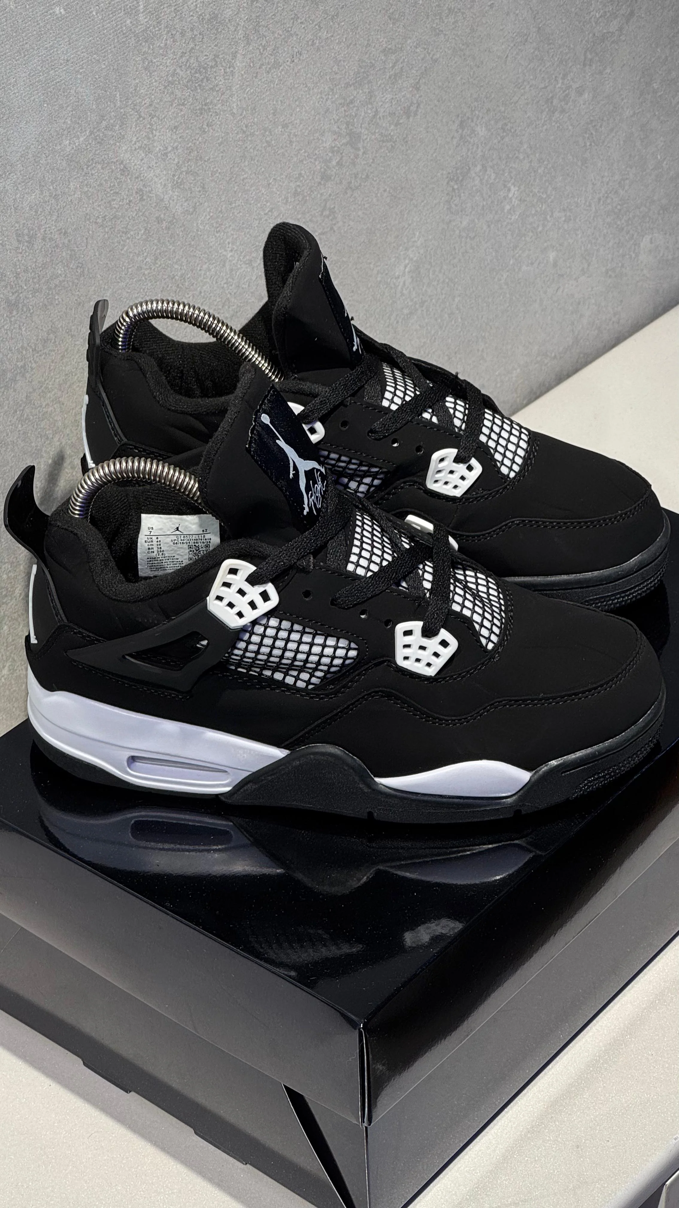 JORDAN RETRO 4 NEGRA BLANCA - Image 4