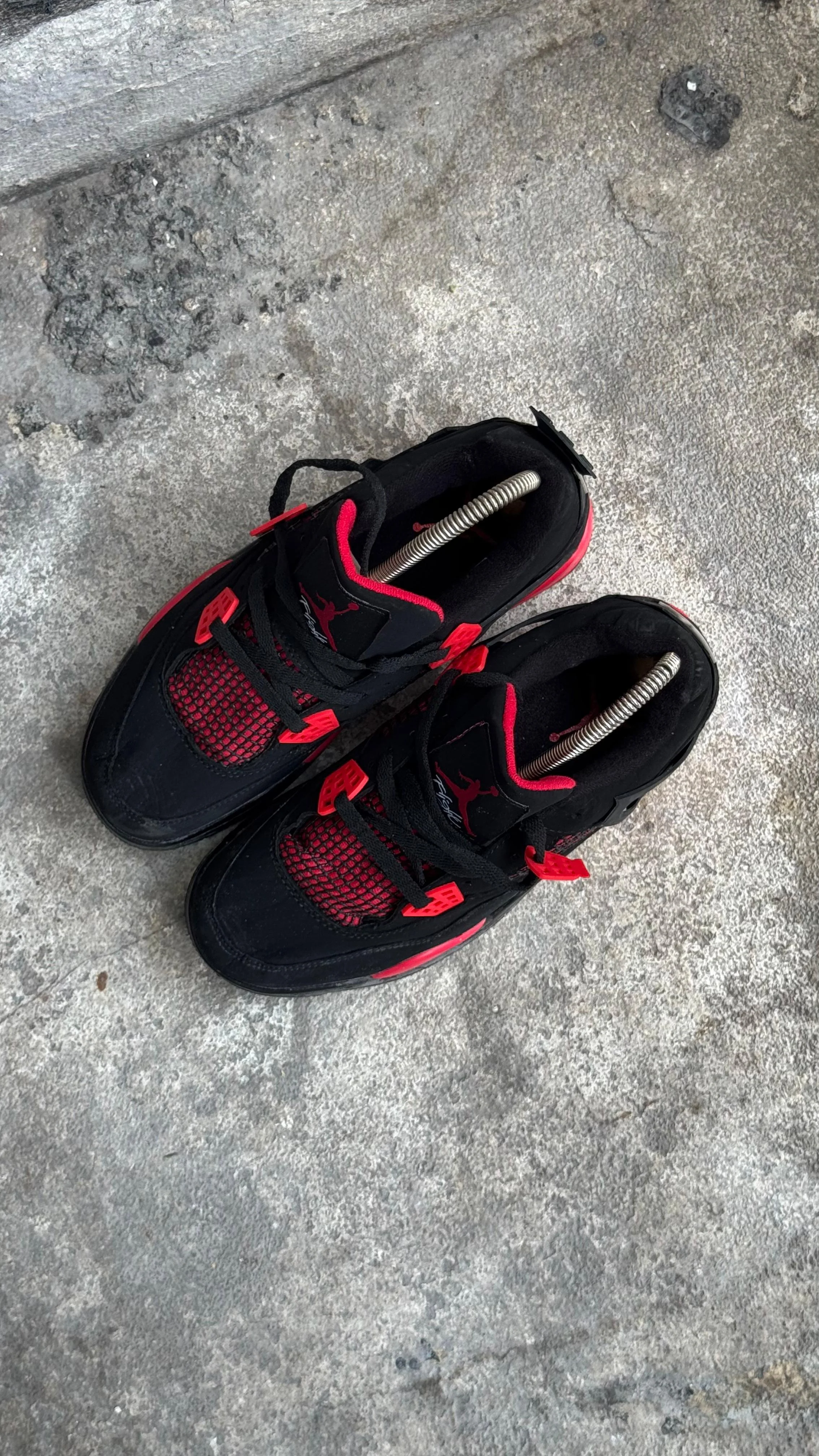 JORDAN RETRO 4 NEGRA ROJA PROMO - Image 2
