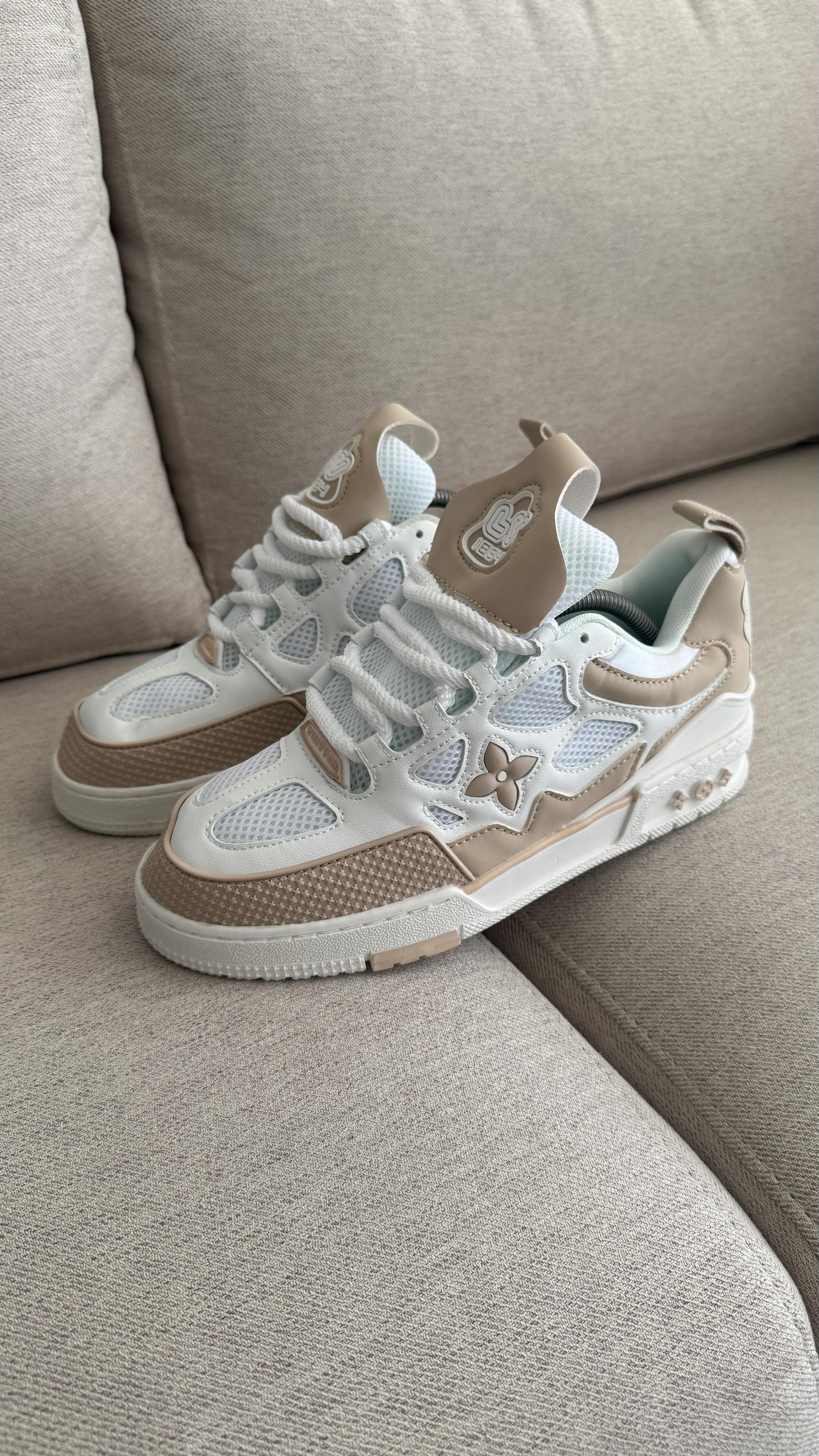 LOUIS VUITTON BEIGE - Image 4