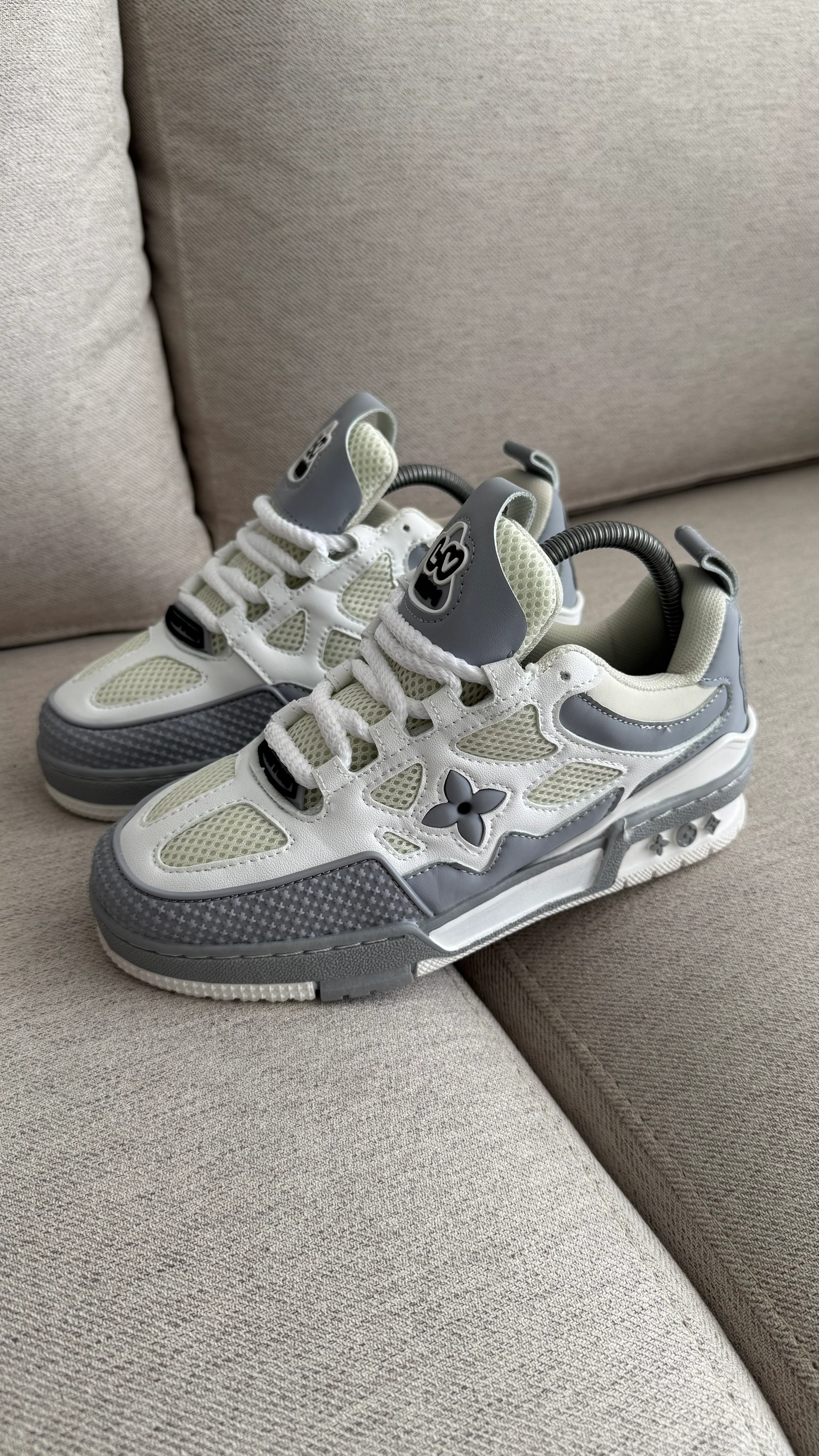 LOUIS VUITTON GRIS BLANCO - Image 6