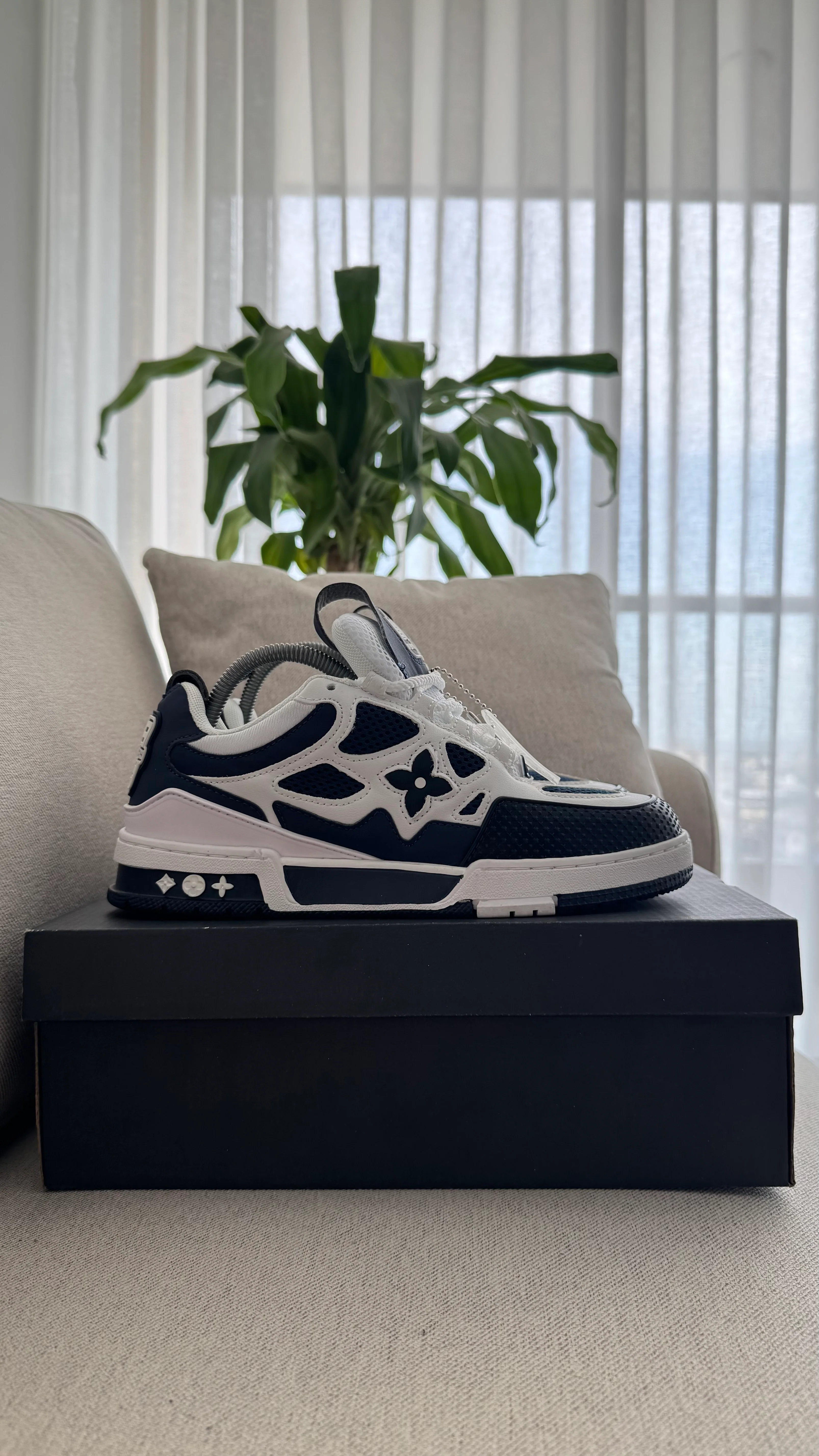 LOUIS VUITTON SKATE NEGRO CON BLANCO - Image 5