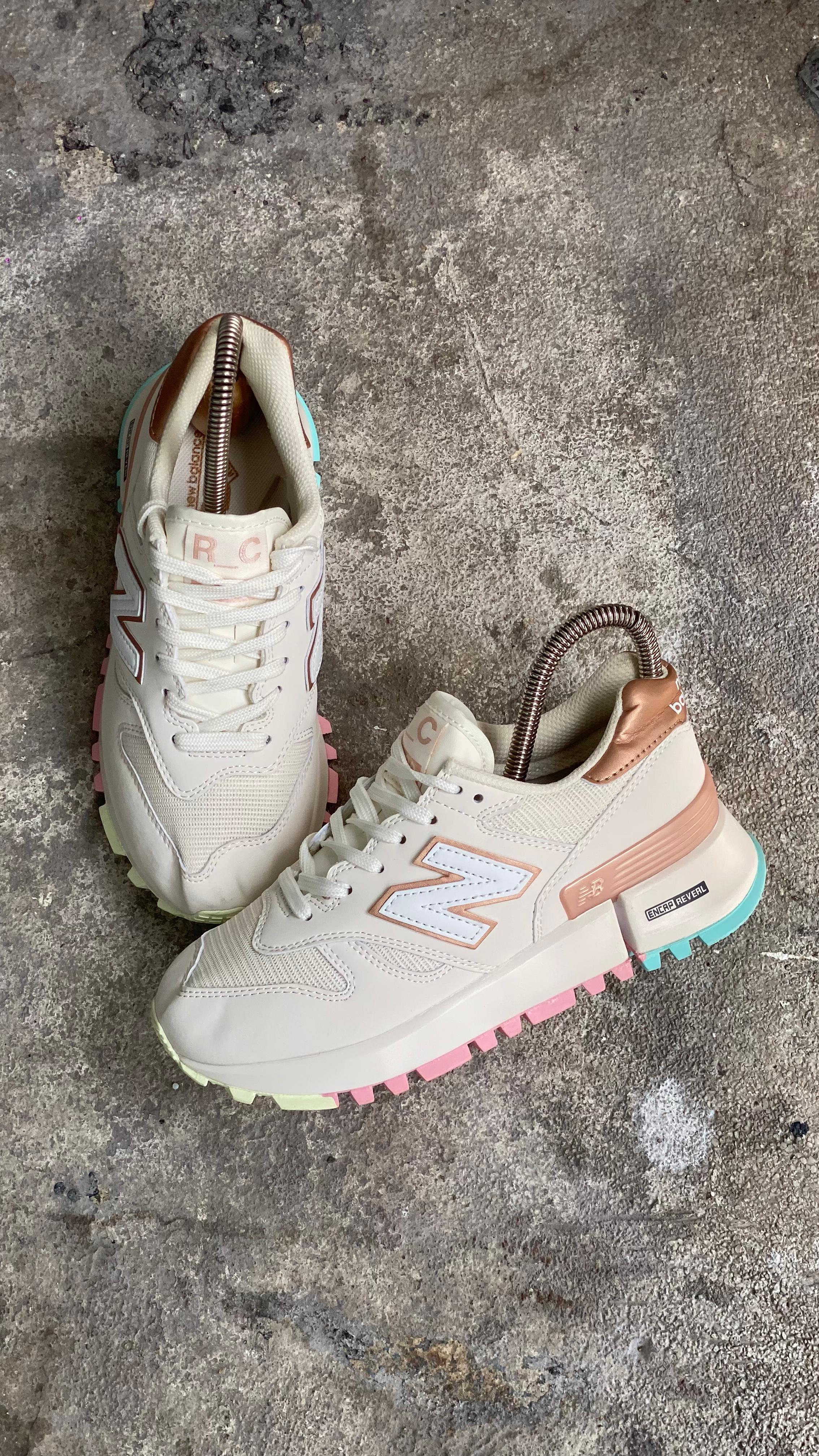 NEW BALANCE 1300 BLANCO DORADO - Image 3